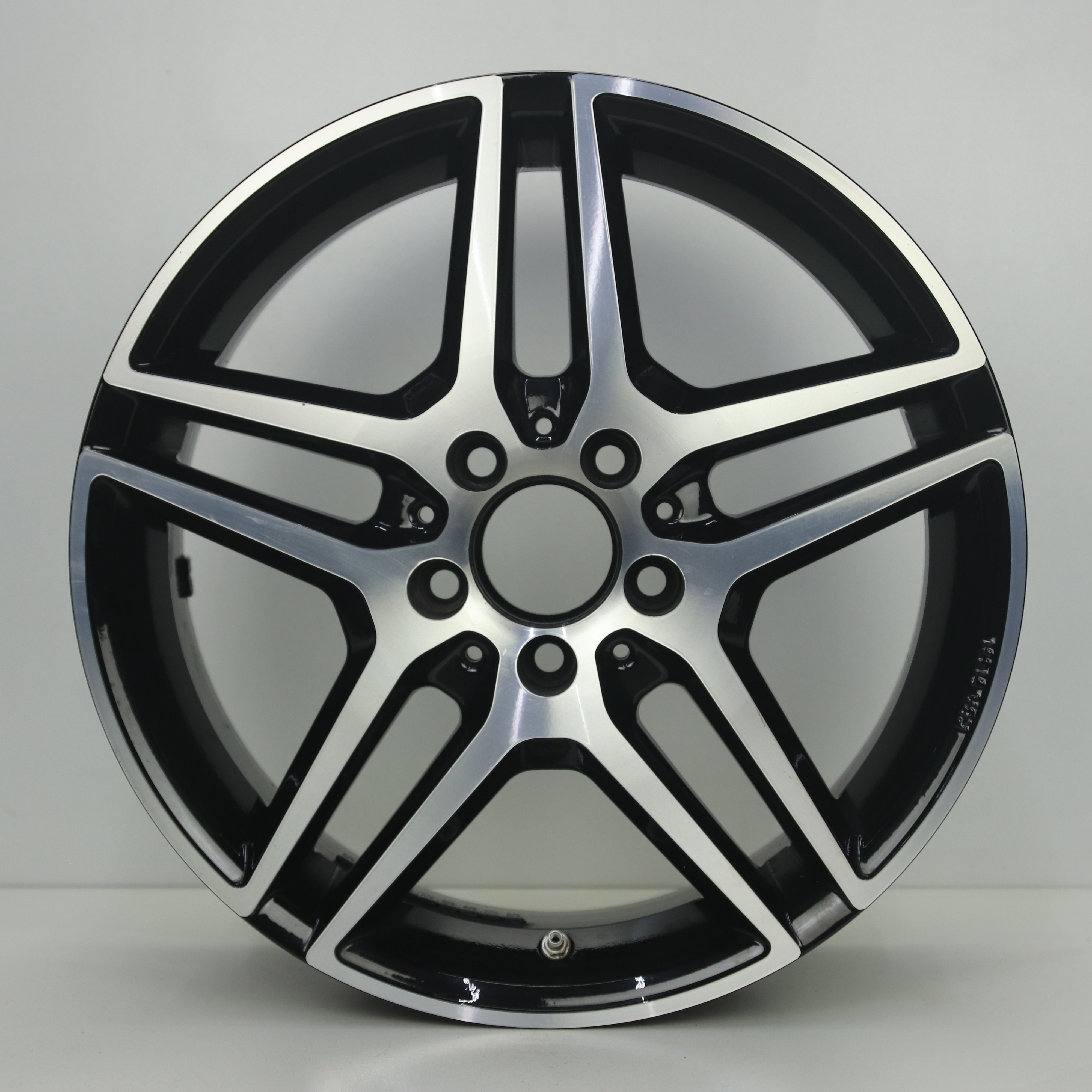 IN1003195 Set 17 inch lichtmetalen GMP Mythos velgen 7.50X17 5X112 ET42.0 NB66.60 Zwart gepolijst