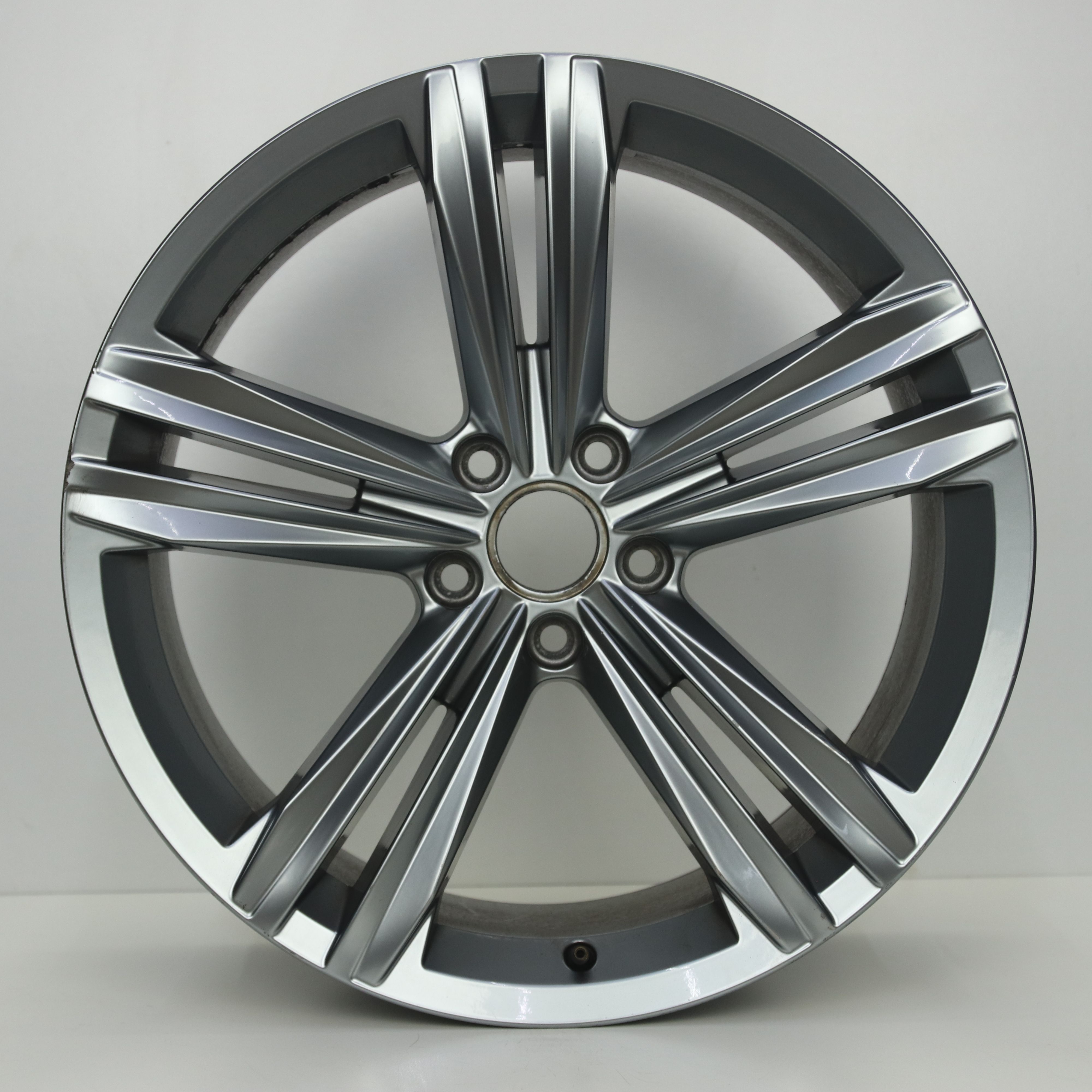 IN1003209 Originele 19 inch lichtmetalen Volkswagen Tiguan Sebring velgen 8.50X19 5X112 ET38.0 NB57.10 Antraciet