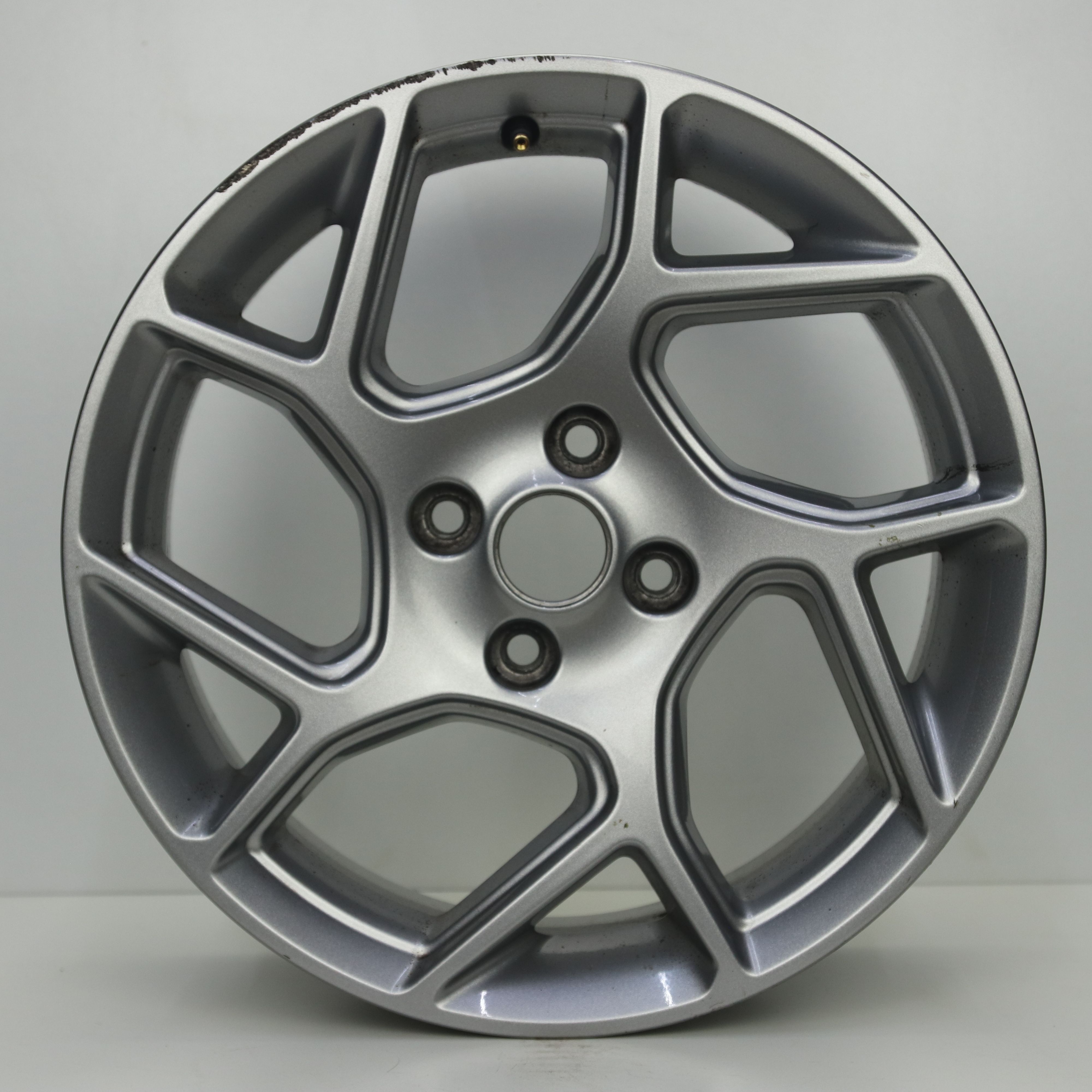 OS1008377 Originele 17 inch lichtmetalen Ford Fiesta velgen 7.50X17 4X108 ET42.5 NB63.40 Zilver