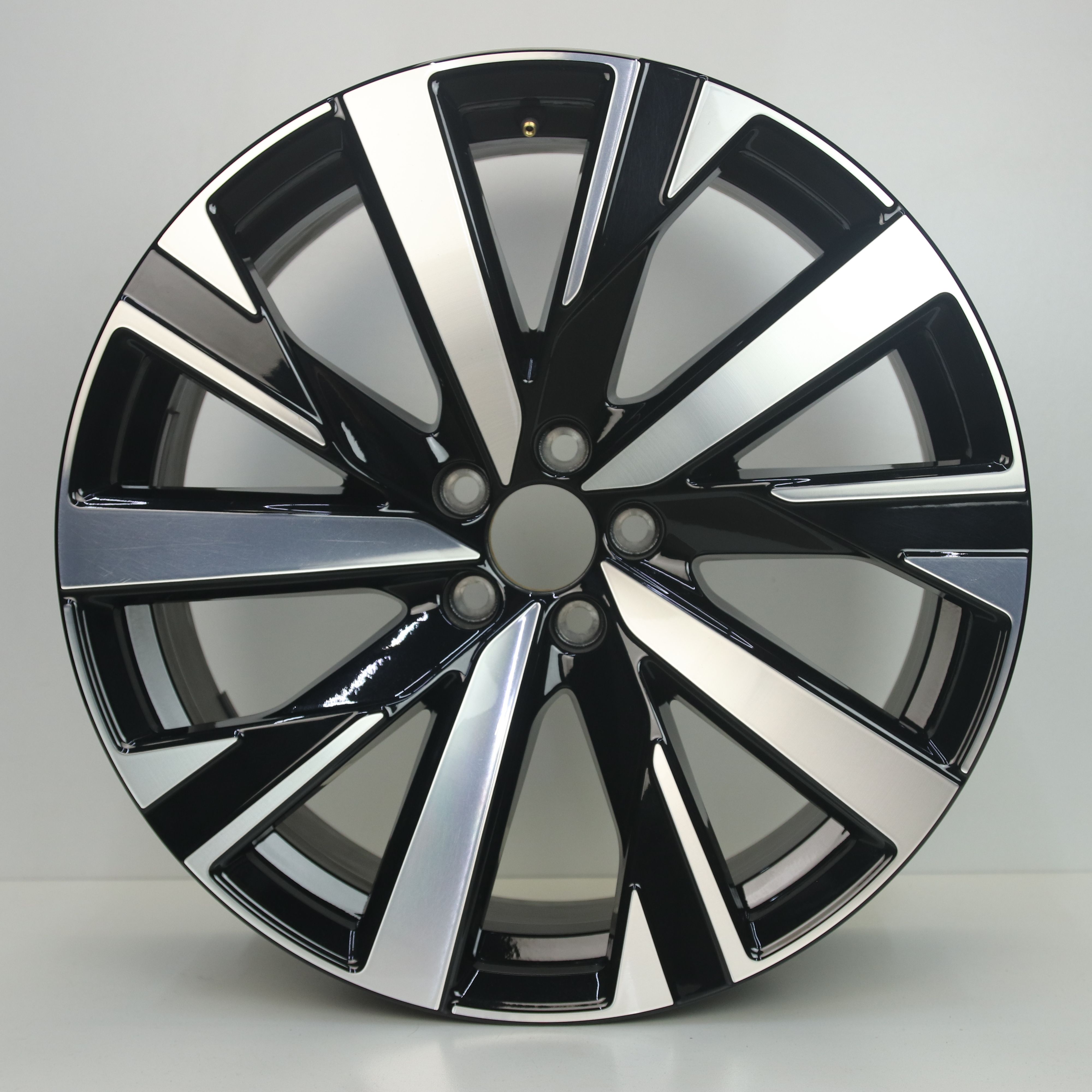 IN1003055 Originele 20 inch lichtmetalen Volvo XC90 velgen 9.00X20 5X108 ET38.5 NB63.40 Zwart gepolijst