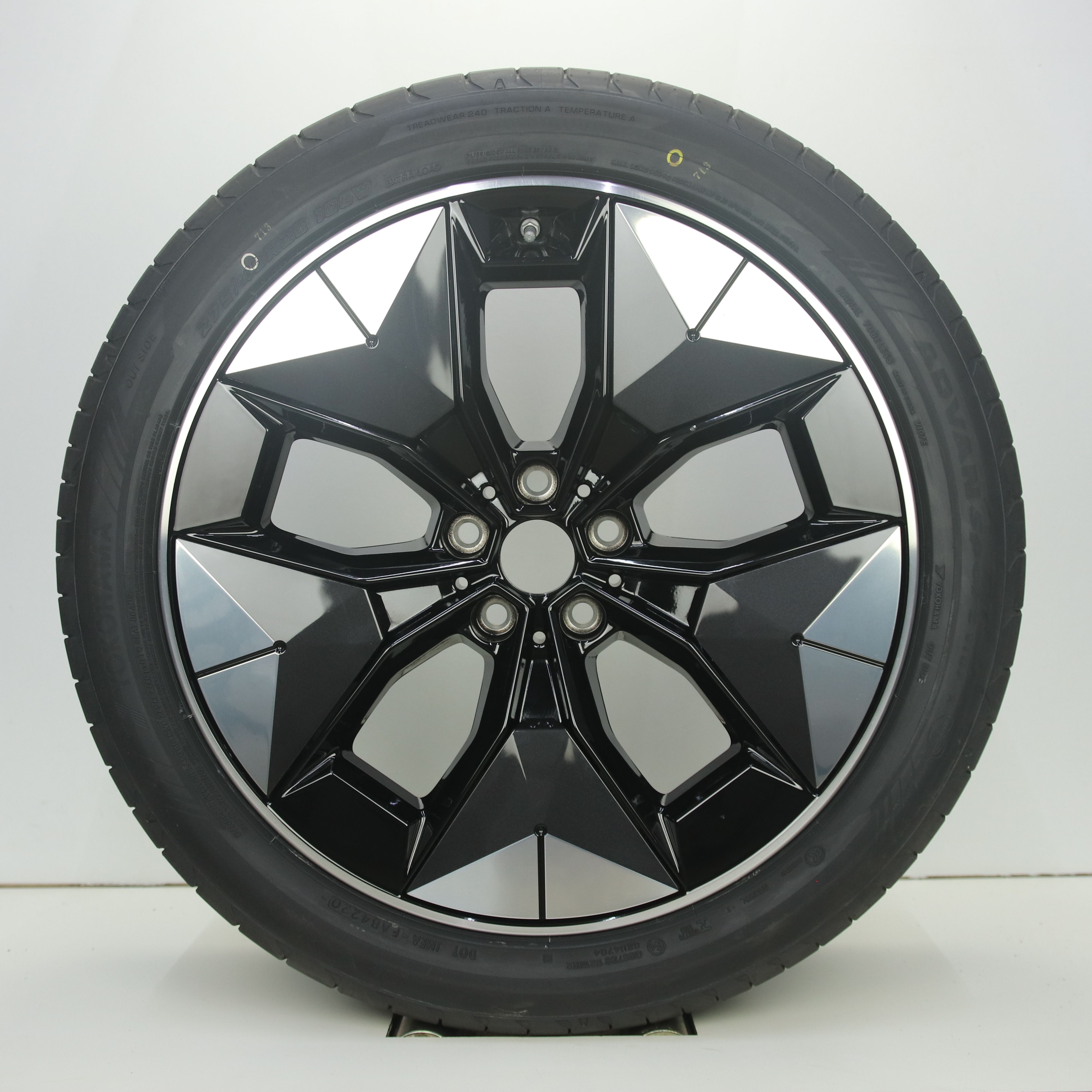 OS1008193 Originele 20 inch lichtmetalen BMW iX3 styling 843 velgen (breedset) 8.00X20 5X112 ET26.0 NB66.60 Zwart gepolijst