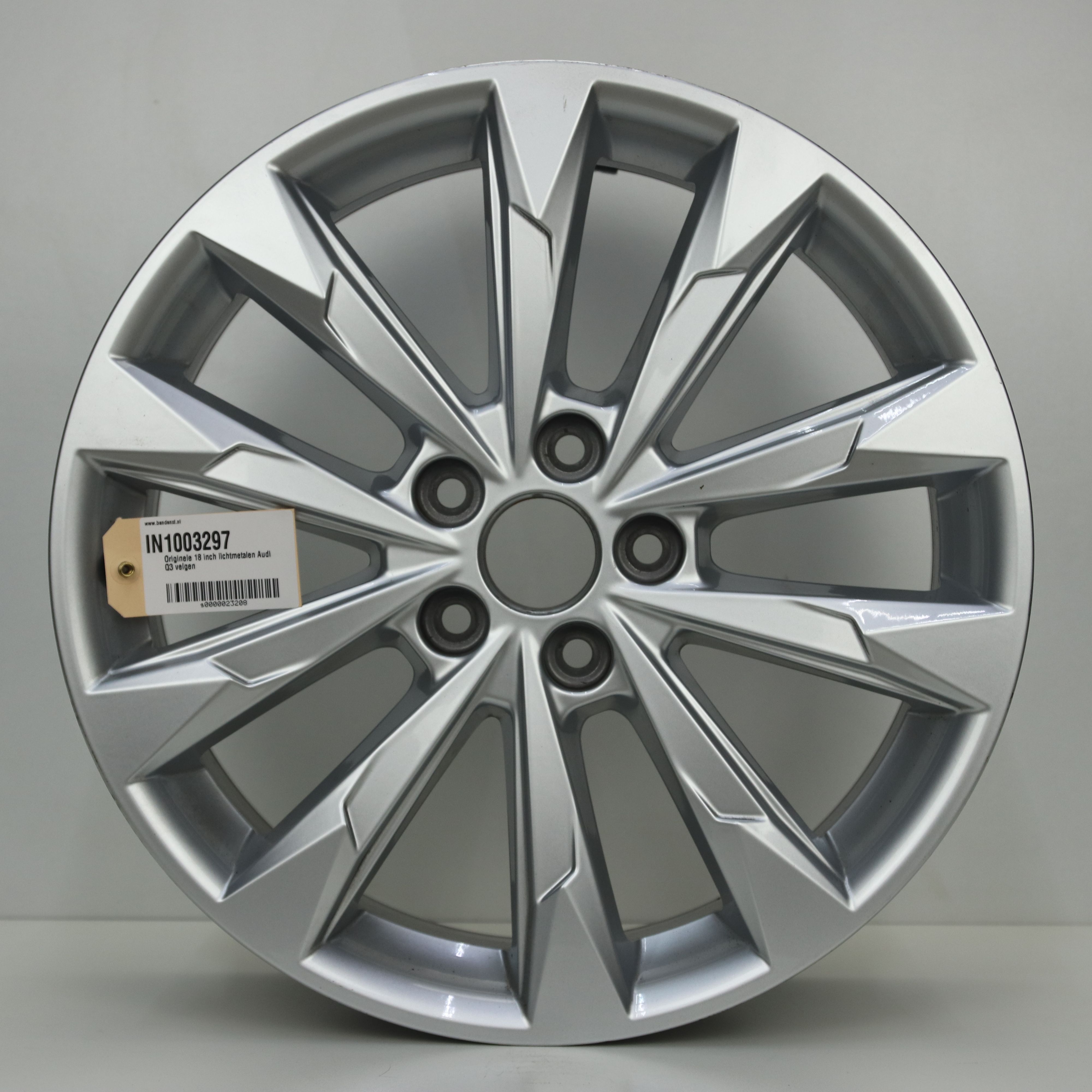 IN1003297 Originele 18 inch lichtmetalen Audi Q3 velgen 7.00X18 5X112 ET43.0 NB57.10 Zilver