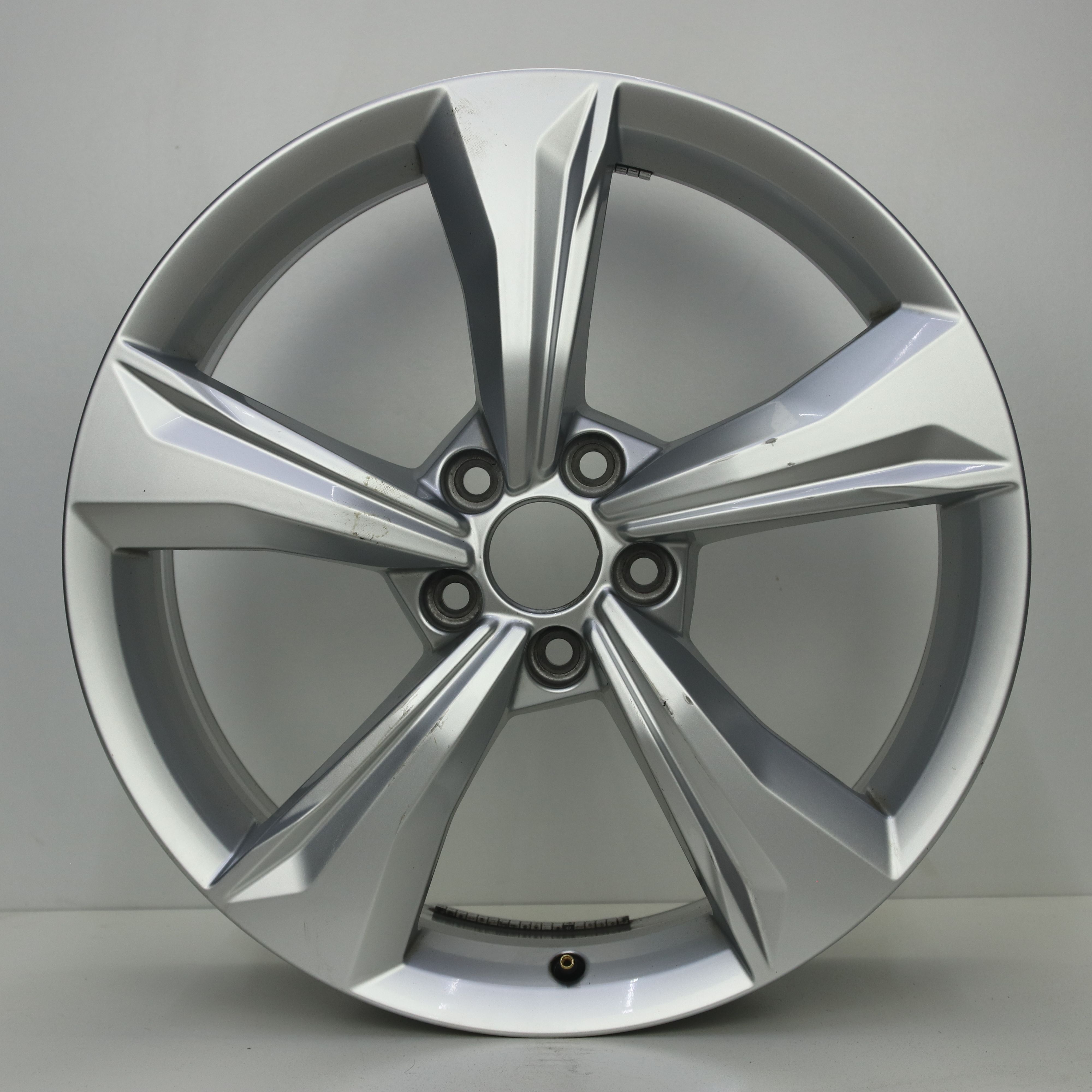 OS1008313 Originele 19 inch lichtmetalen Audi Q5 velgen 7.00X19 5X112 ET34.0 NB66.60 Zilver