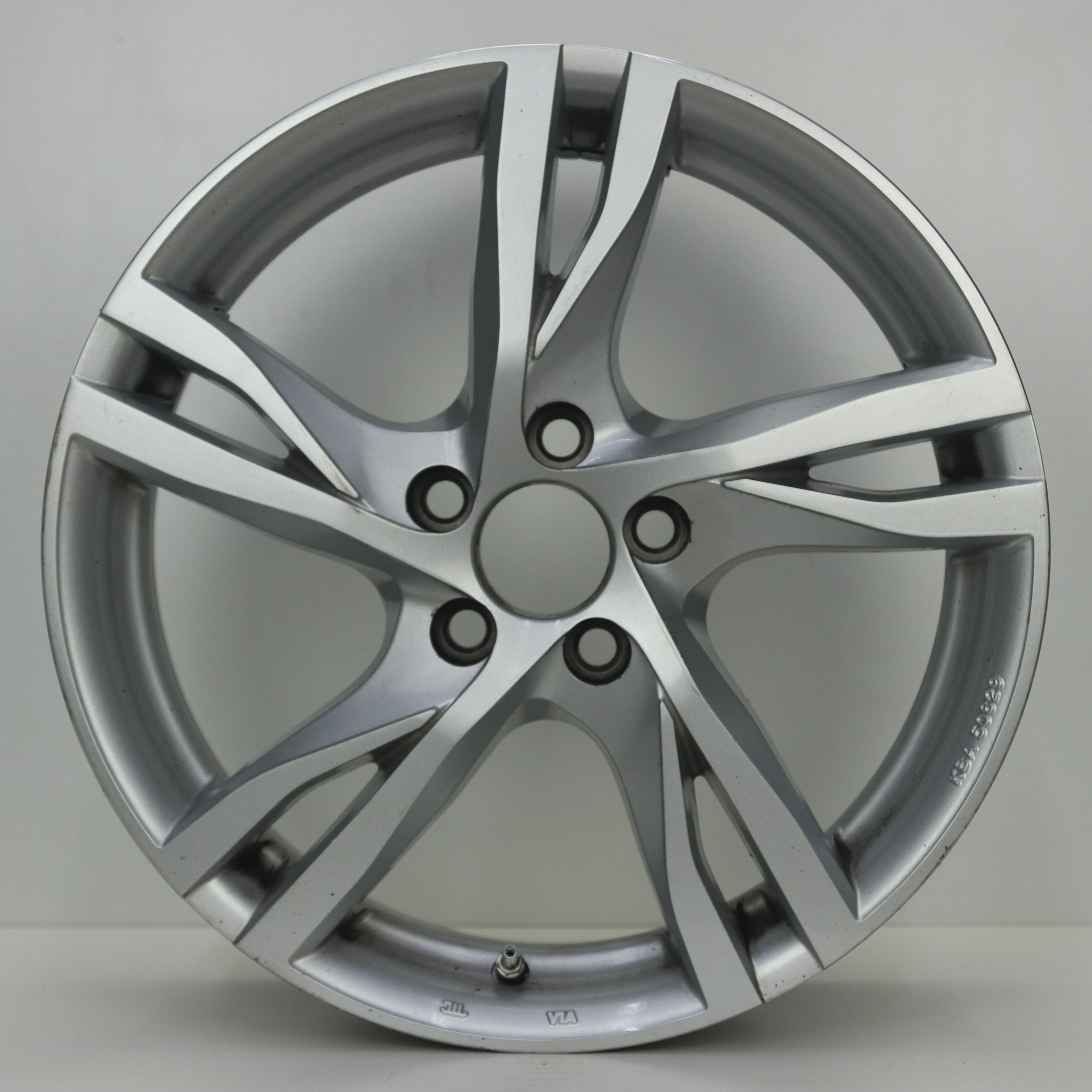 OS1007709 Set 17 inch lichtmetalen MAK velgen 7.00X17 5X108 ET50.0 NB63.40 Zilver