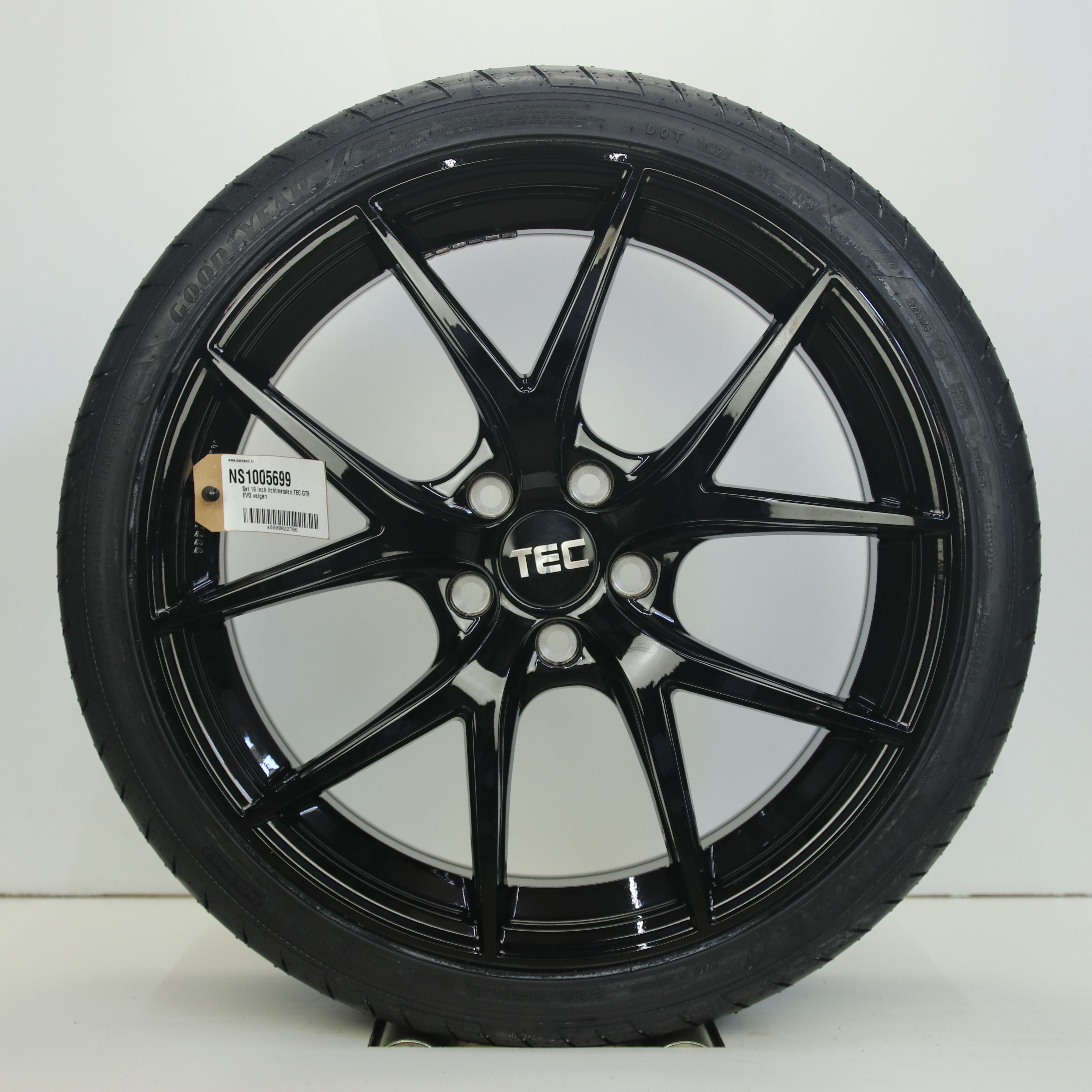 NS1005699 Set 19 inch lichtmetalen TEC GT6 EVO velgen 8.00X19 5X112 ET45.0 NB72.50 Zwart