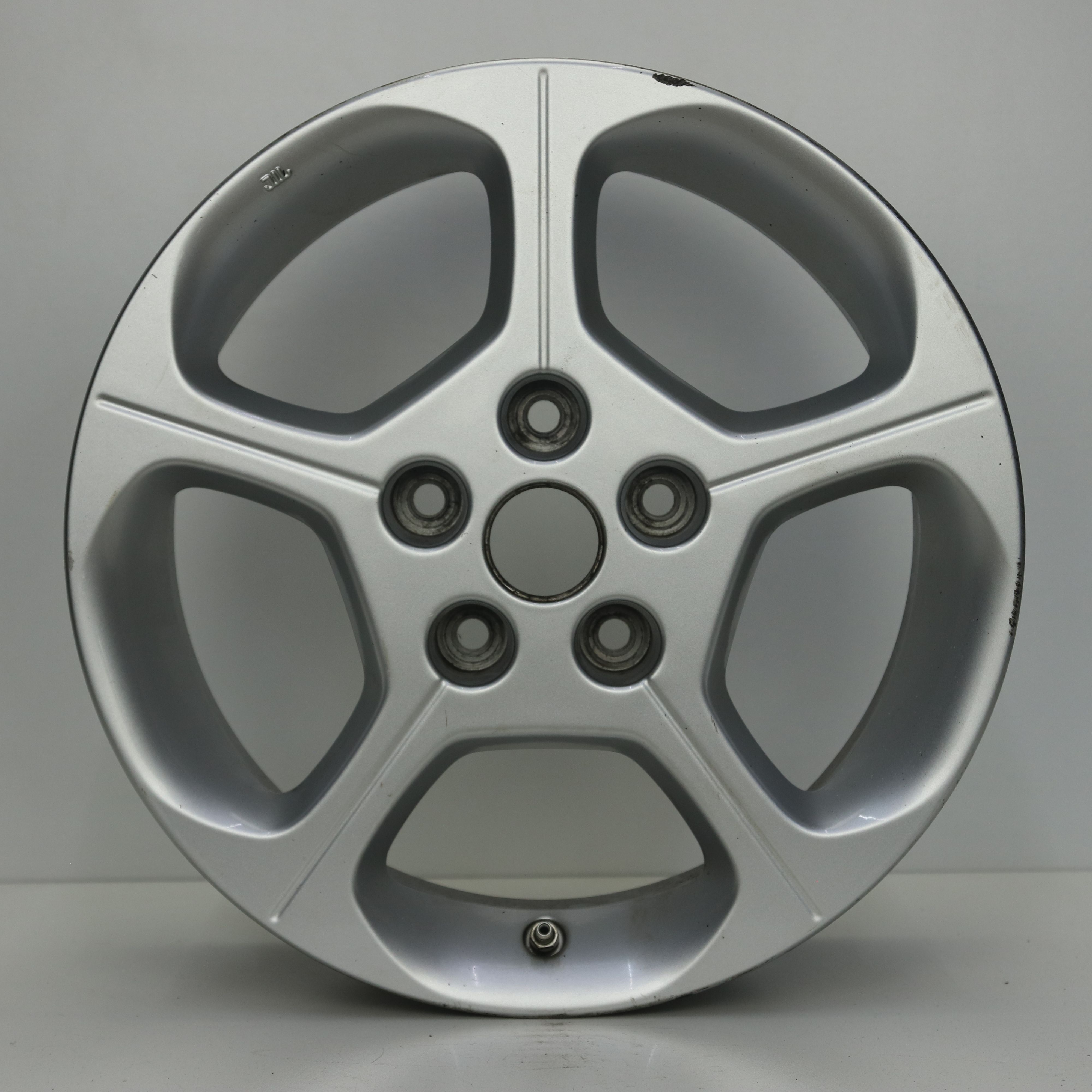 OS1008023 Originele 16 inch lichtmetalen Nissan Leaf velgen 6.50X16 5X114.3 ET40.0 NB66.10 Zilver