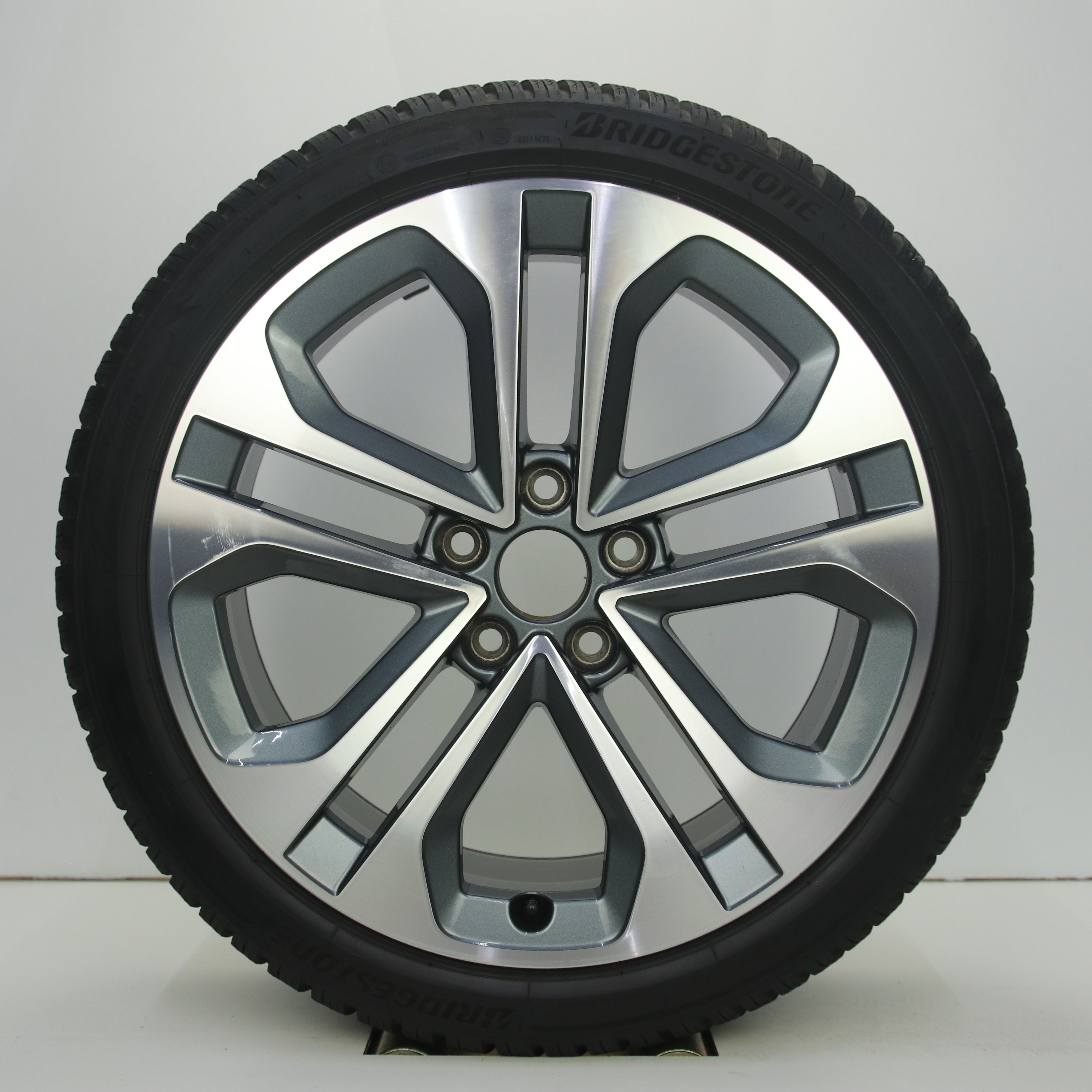OS1008436 Originele 18 inch lichtmetalen Audi A3 velgen 8.00X18 5X112 ET46.0 NB57.10 Antraciet gepolijst