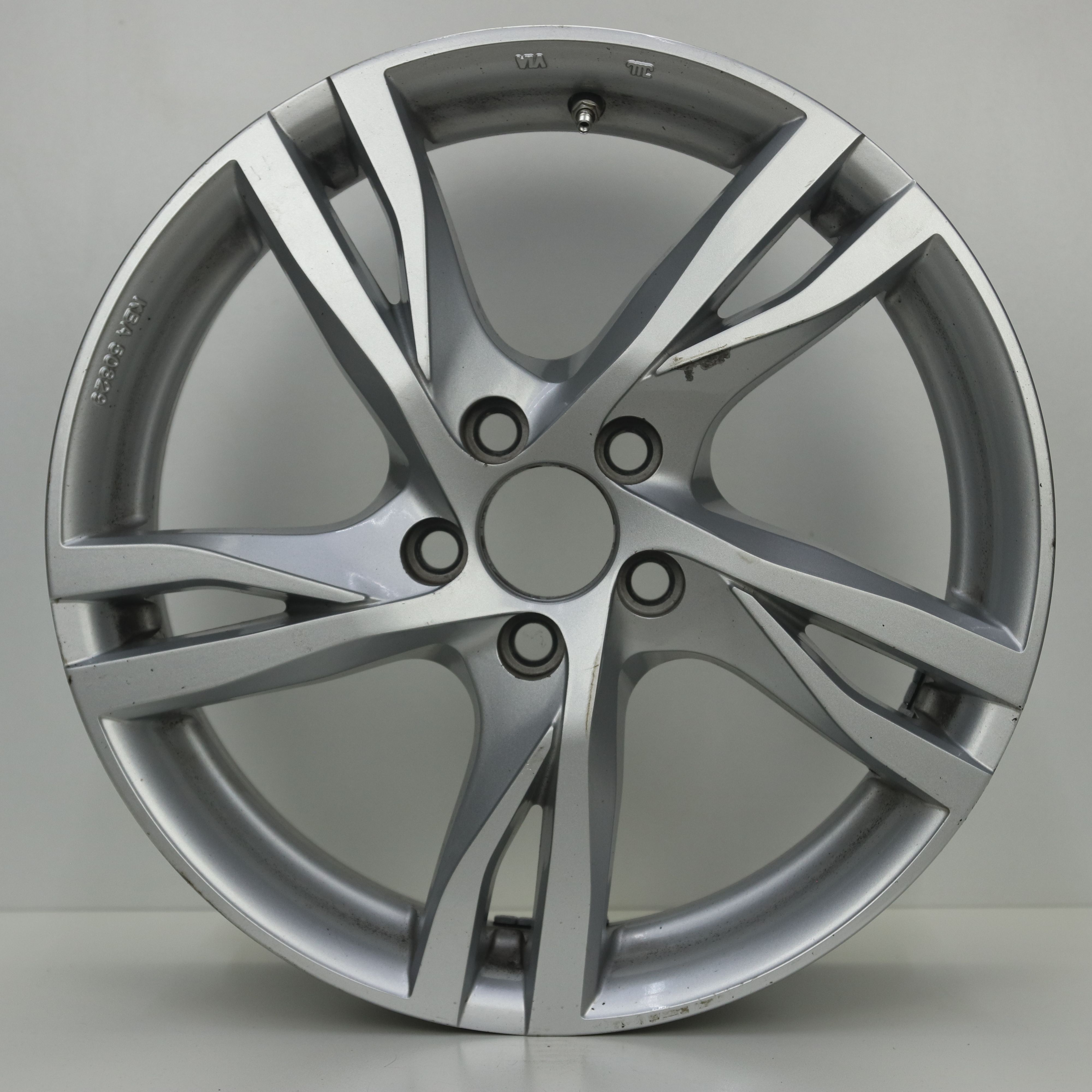 OS1007709 Set 17 inch lichtmetalen MAK velgen 7.00X17 5X108 ET50.0 NB63.40 Zilver