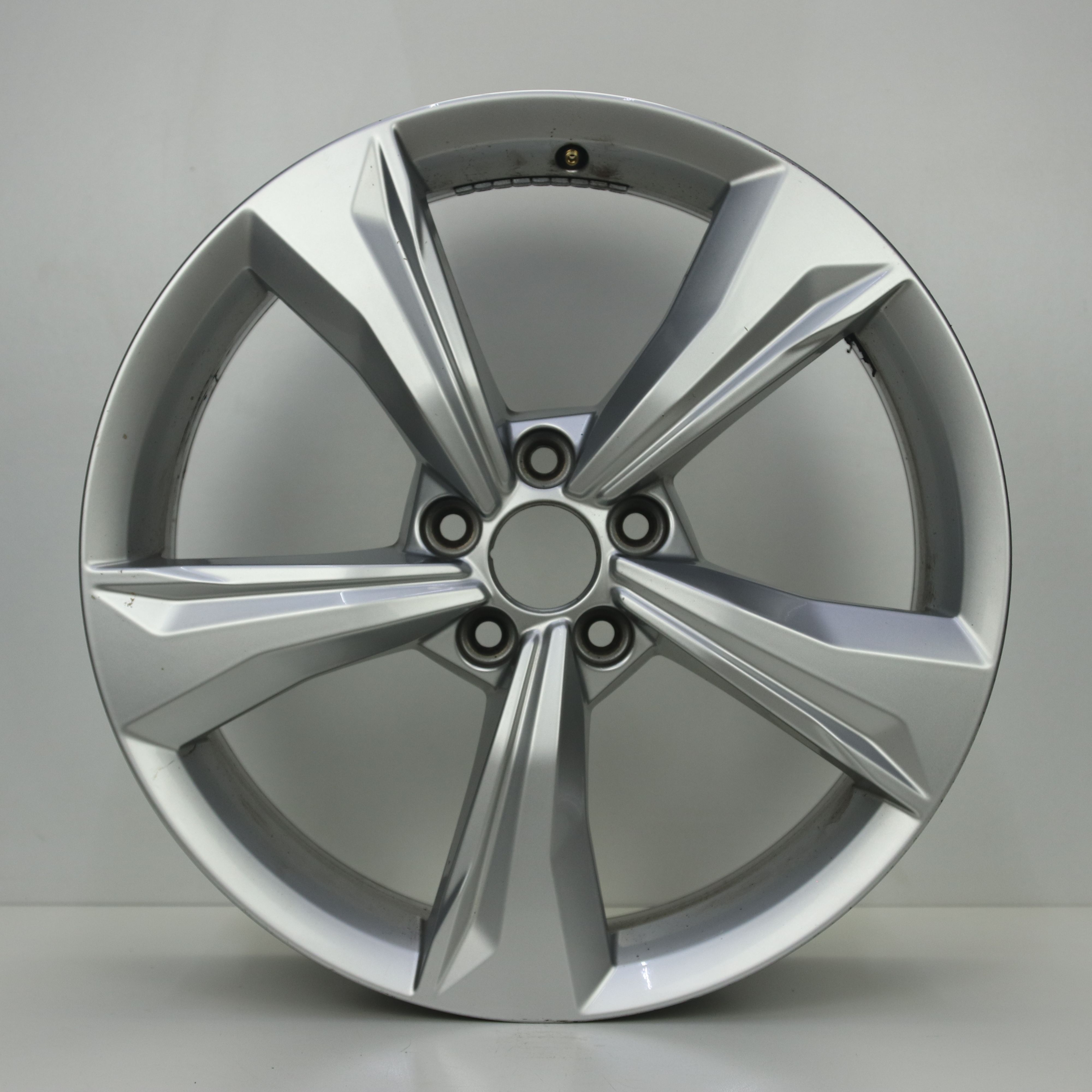 IN1003301 Originele 19 inch lichtmetalen Audi Q5 velgen 7.00X19 5X112 ET34.0 NB66.60 Zilver