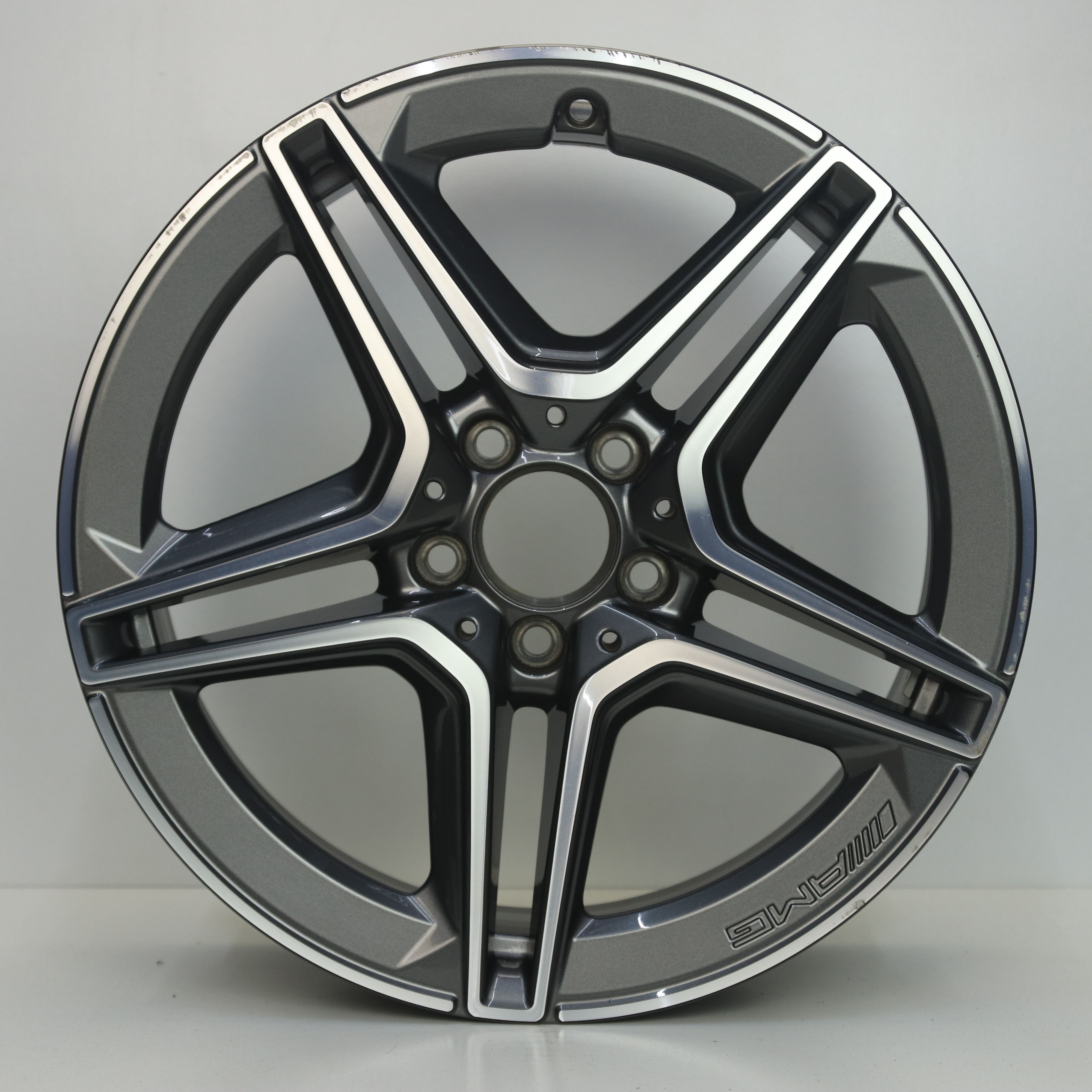 OS1007575 Originele 18 inch lichtmetalen Mercedes-Benz A-klasse AMG velgen 7.50X18 5X112 ET49.0 NB66.60 Antraciet Gepolijst