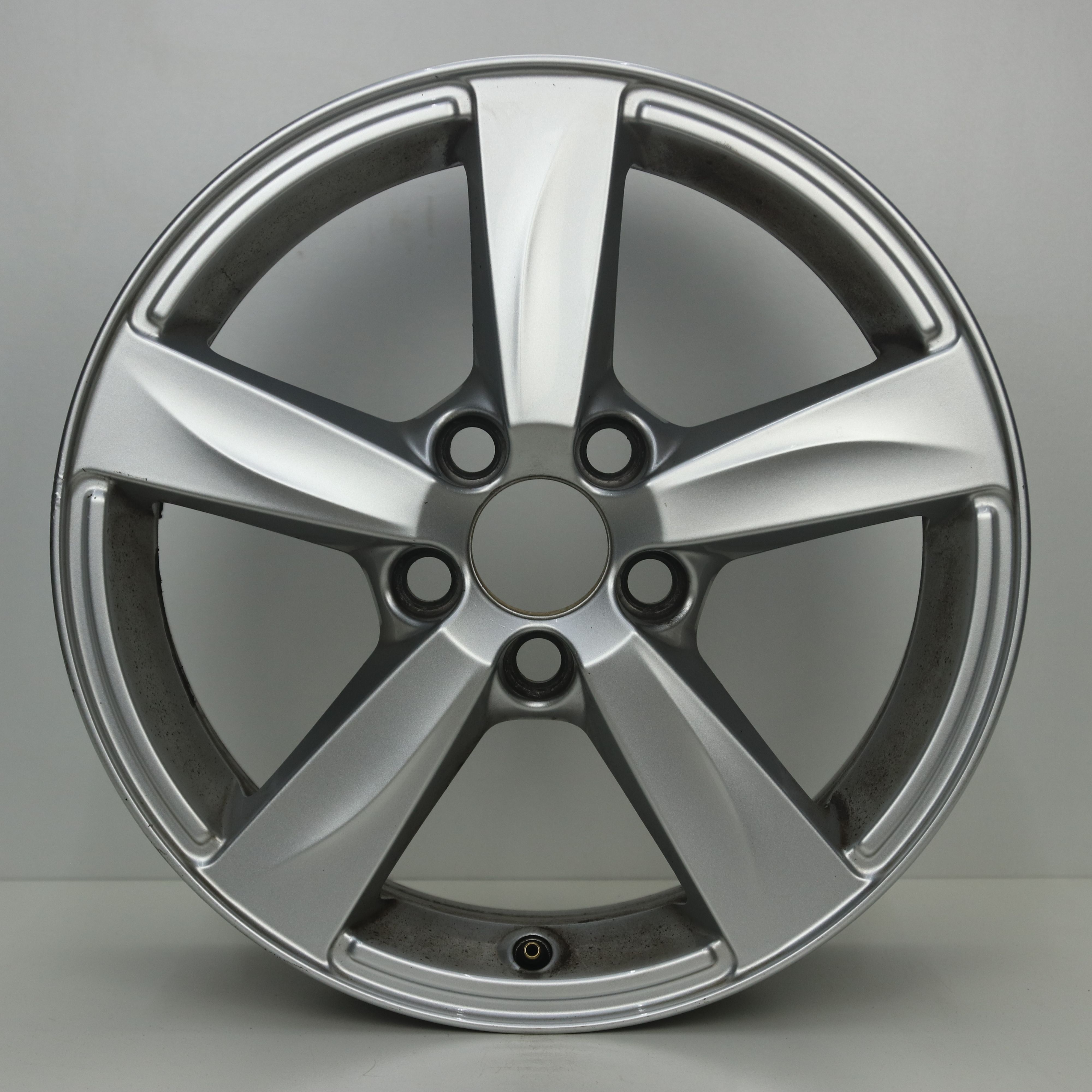 IN1003083 Originele 16 inch lichtmetalen Volvo V40 velgen 7.00X16 5X108 ET50.0 NB63.40 Zilver