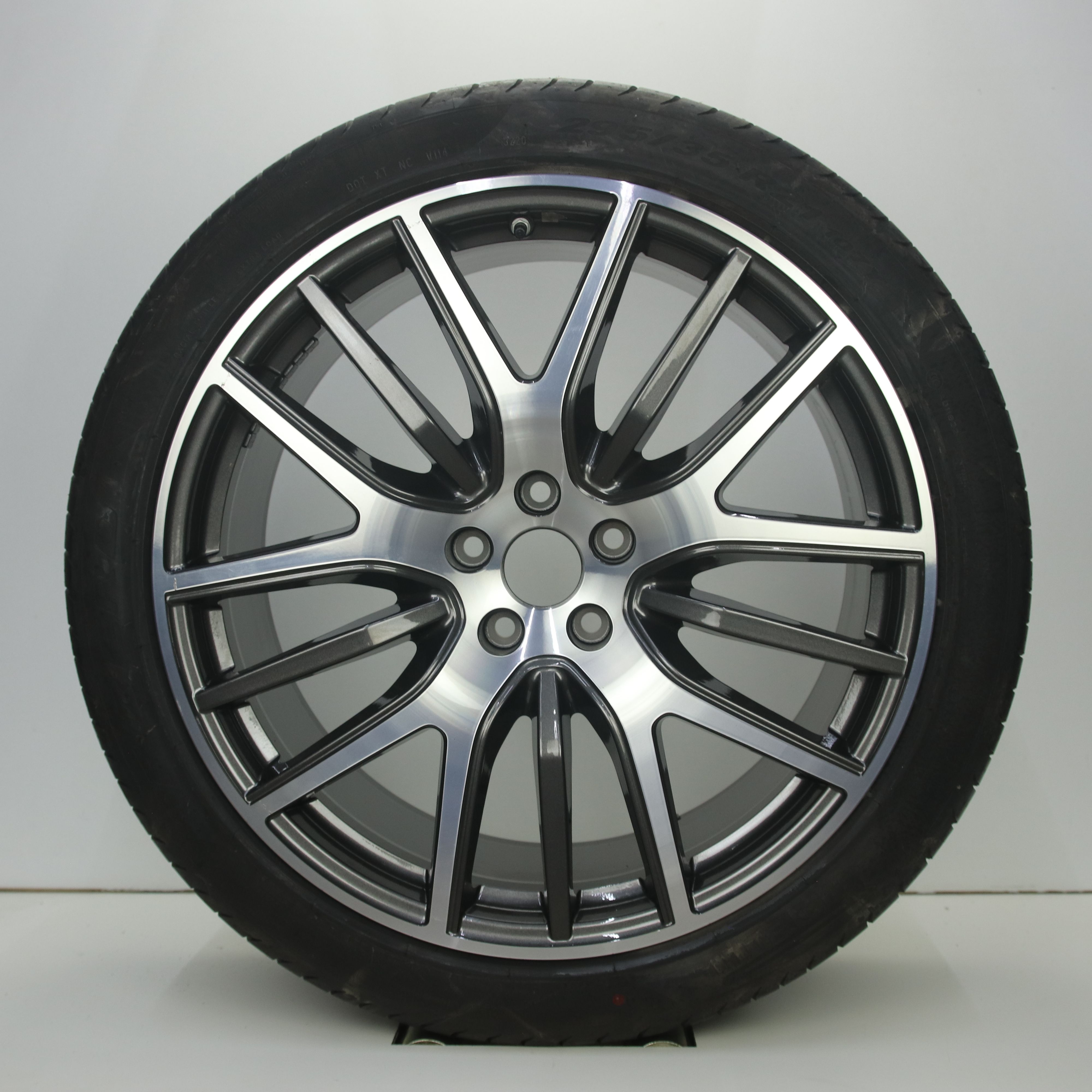 OS1007770 Originele 21 inch lichtmetalen Maserati Levante velgen (breedset) 9.00X21 5X114.3 ET40.5 NB67.10 Antraciet gepolijst