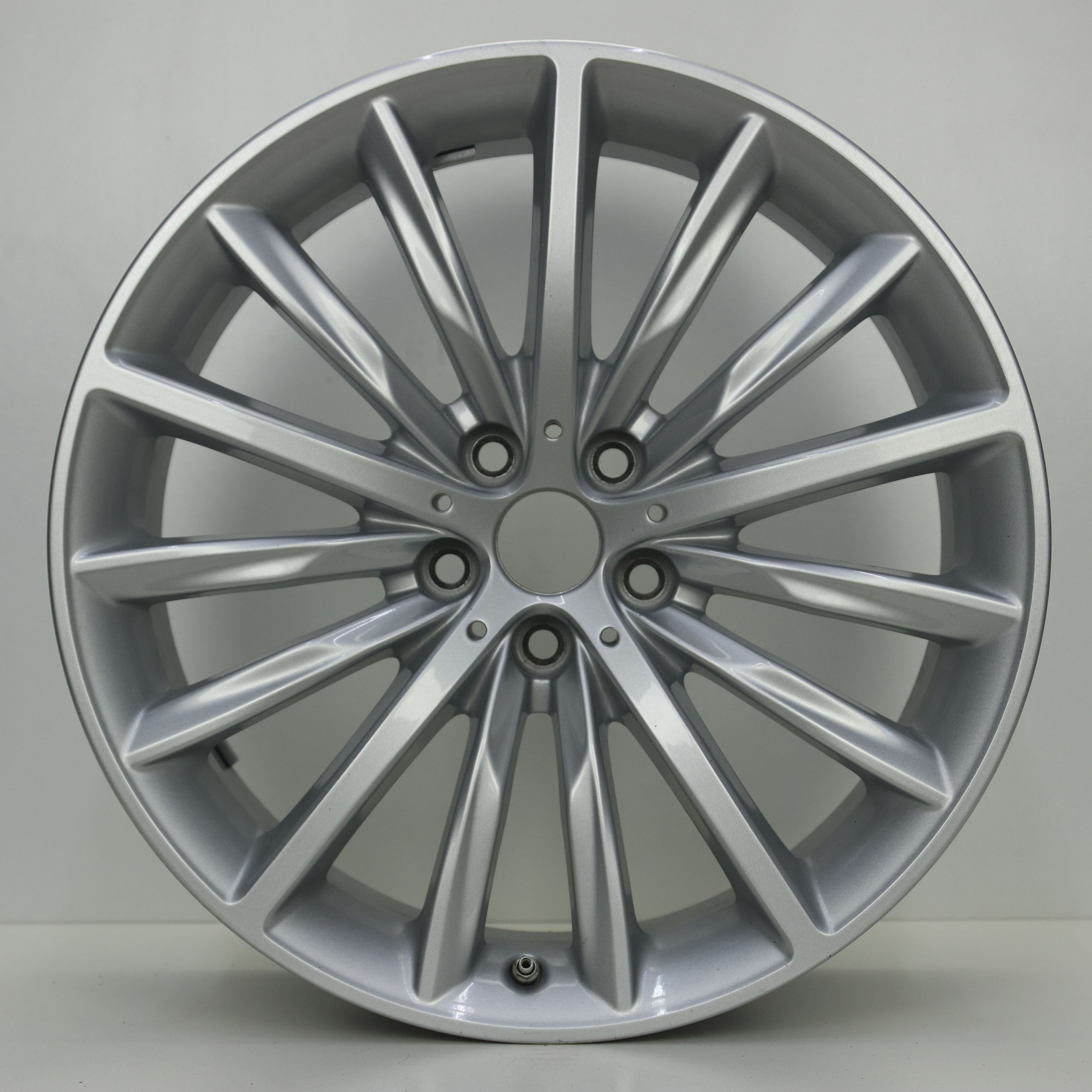 OS1007703 Originele 19 inch lichtmetalen BMW 5-serie styling 633 velgen 8.00X19 5X112 ET30.0 NB66.60 Zilver