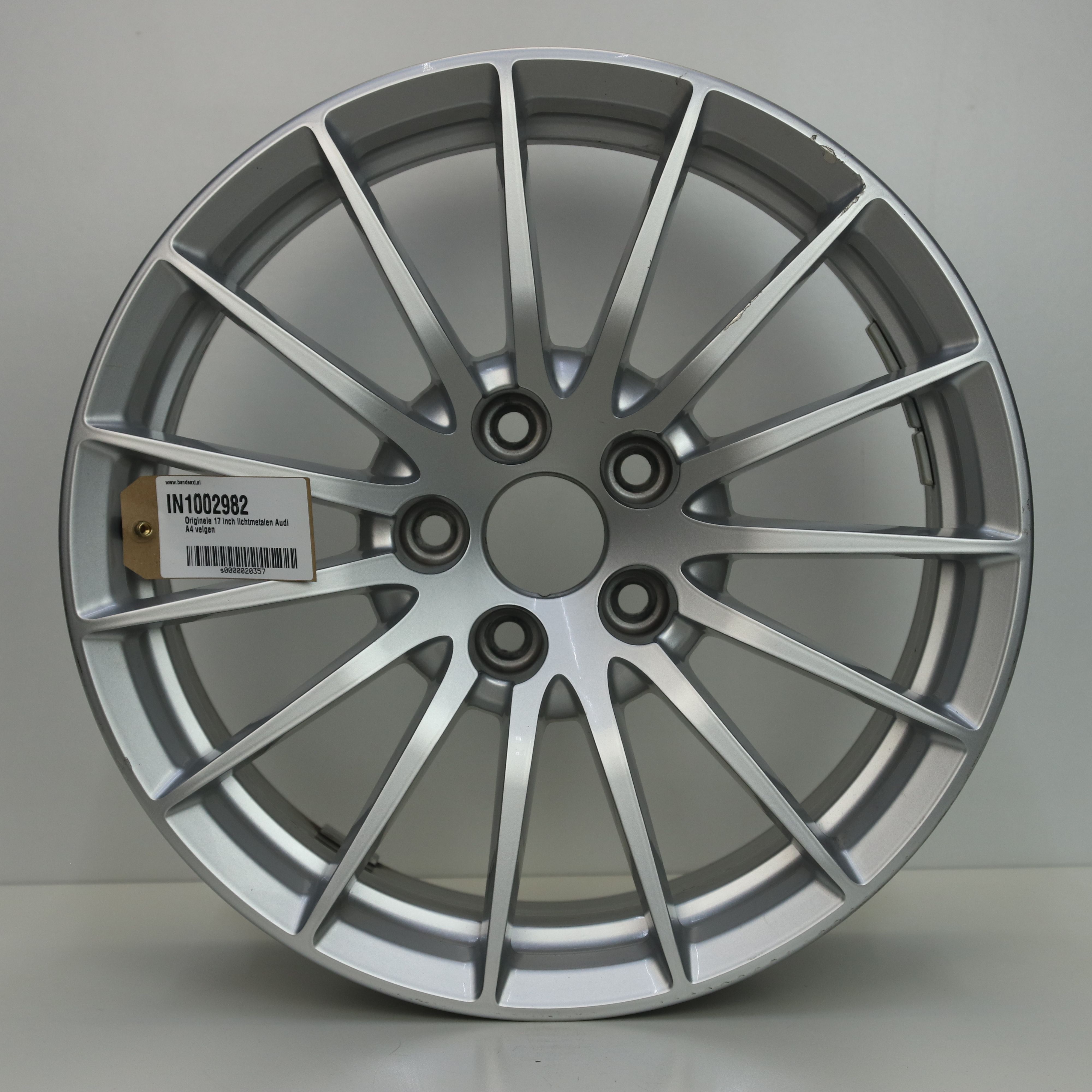 IN1002982 Originele 17 inch lichtmetalen Audi A4 velgen 7.50X17 5X112 ET29.0 NB66.60 Zilver