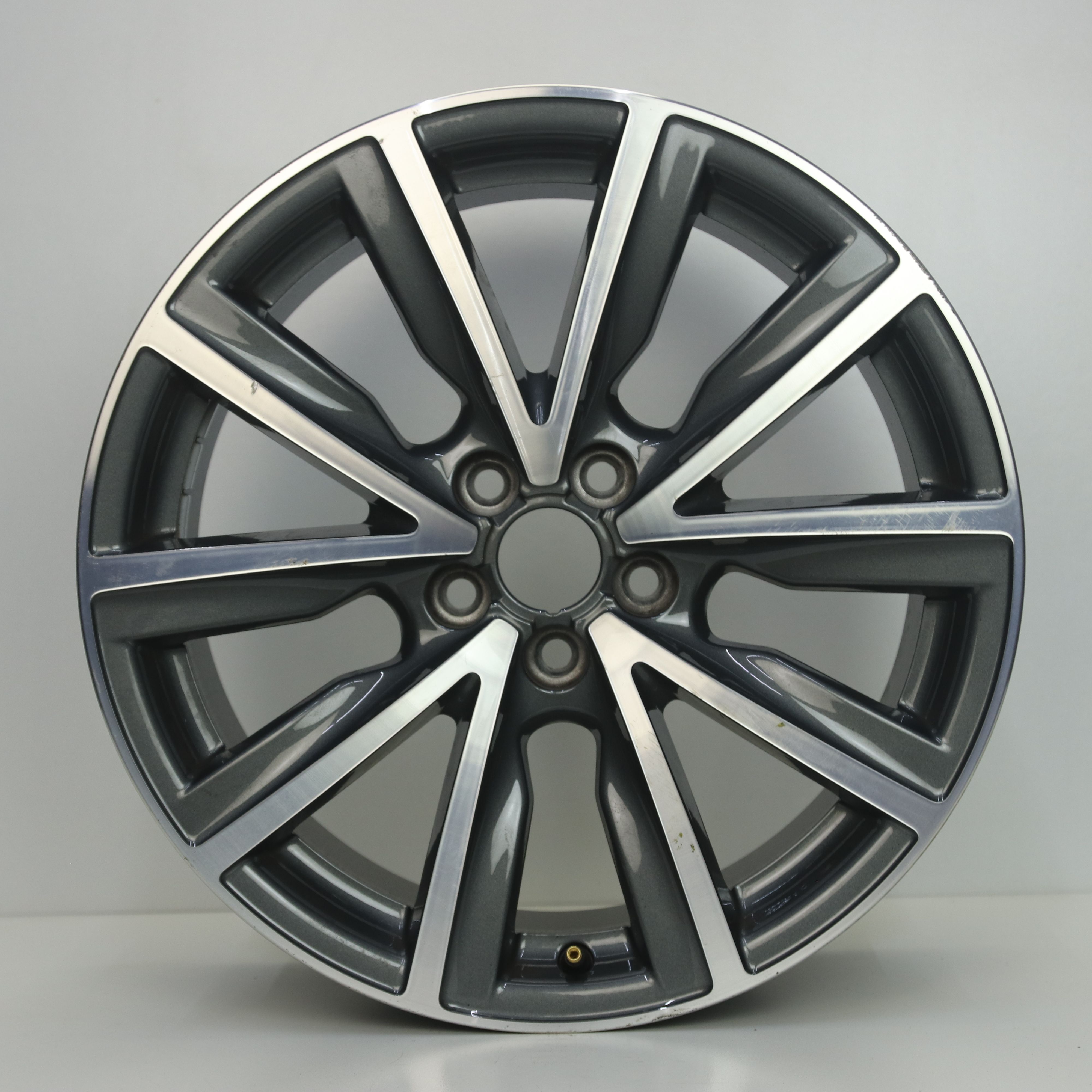OS1007493 Originele 17 inch lichtmetalen Audi A1 velgen 7.50X17 5X100 ET36.0 NB57.10 Antraciet Gepolijst