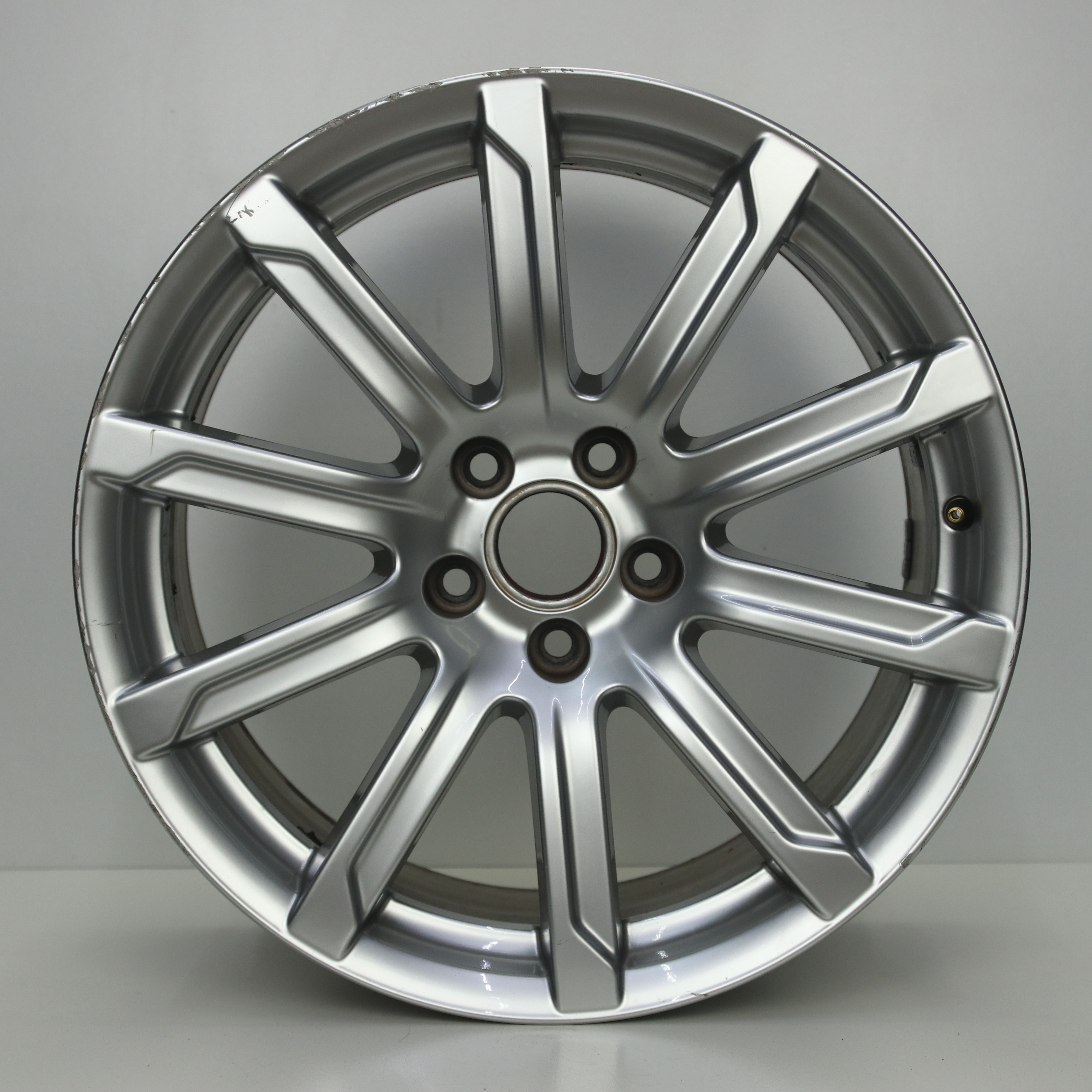IN1003085 Originele 18 inch lichtmetalen Audi A5 velgen 8.50X18 5X112 ET29.0 NB66.60 Zilver