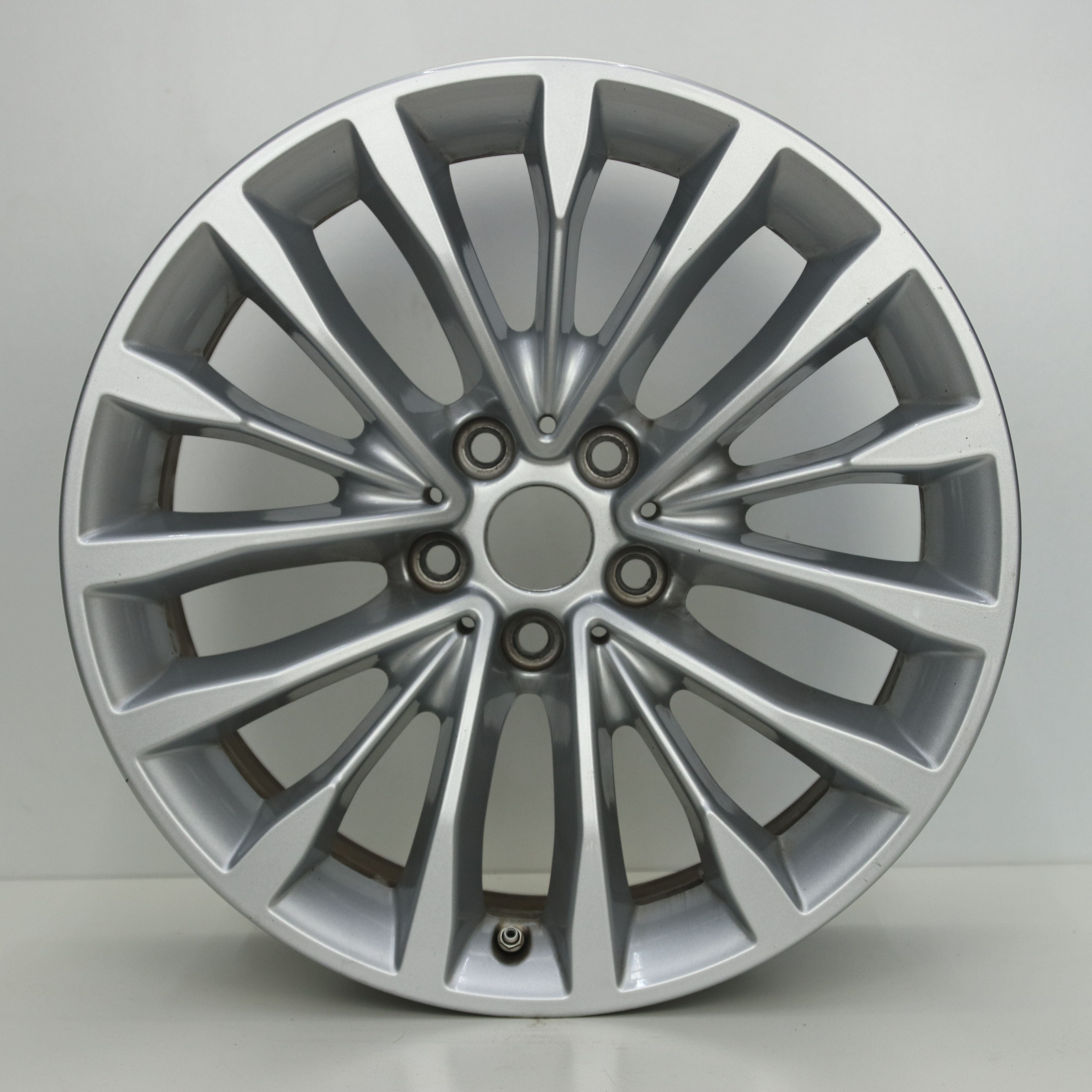 OS1007945 Originele 18 inch lichtmetalen BMW 5-serie styling 632 velgen 8.00X18 5X112 ET30.0 NB66.60 Zilver