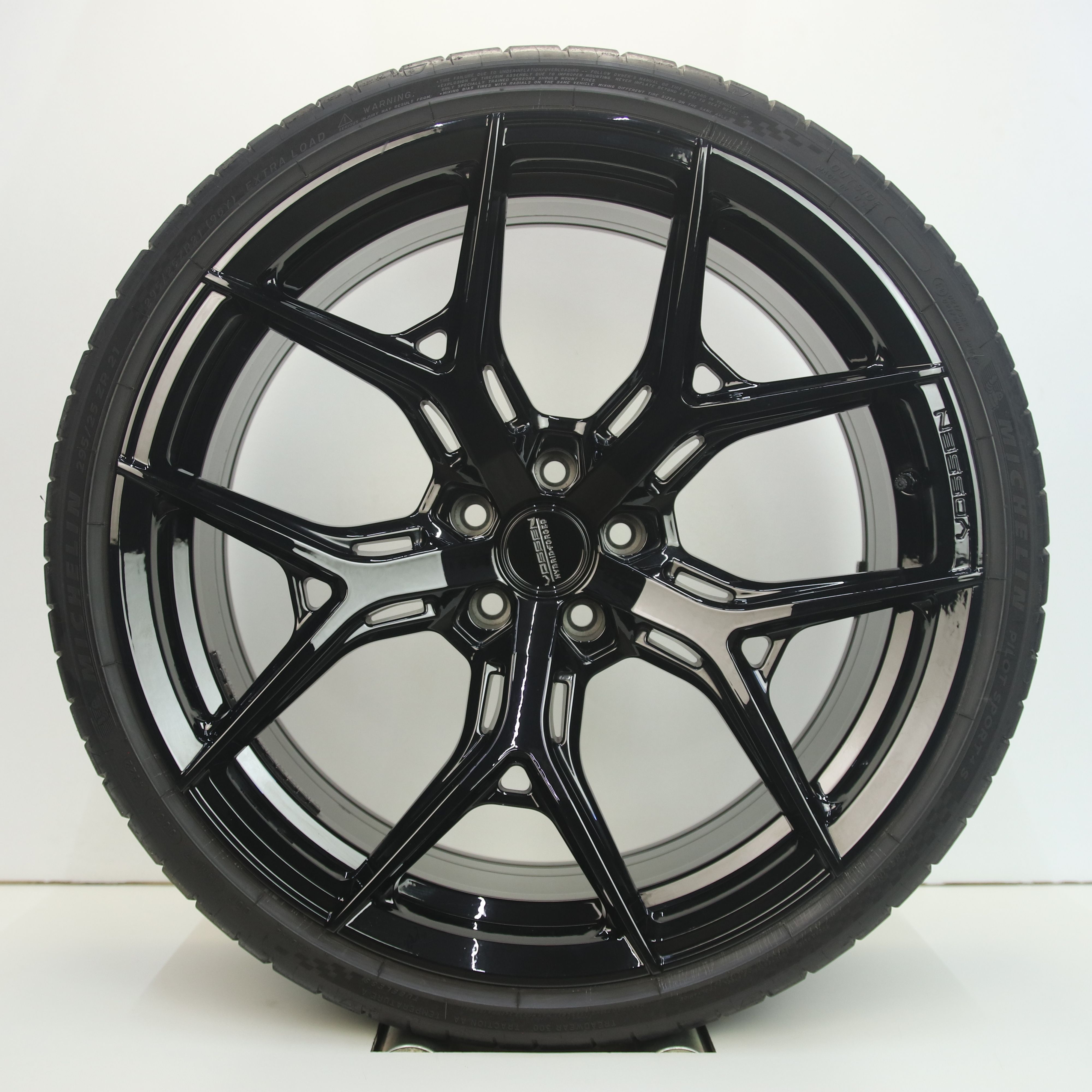 OS1006841 Set 20/21 inch lichtmetalen Vossen HF-5 velgen (Breedset compleet met banden) 10.00X20 5X112 ET14.0 NB66.50 Zwart