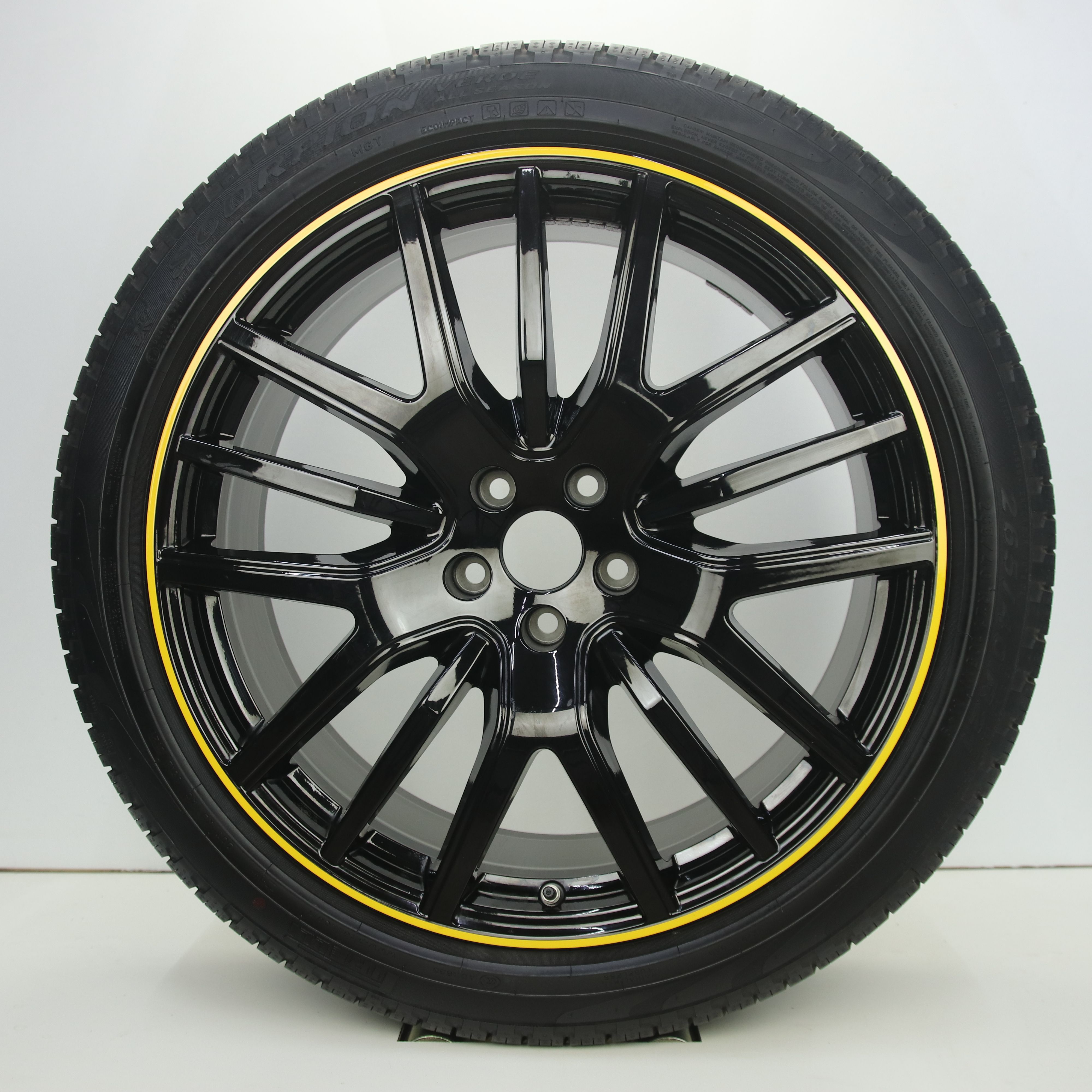 OS1007960 Originele 21 inch lichtmetalen Maserati Levante velgen (breedset) 9.00X21 5X114.3 ET40.5 NB67.10 Zwart met gele rand