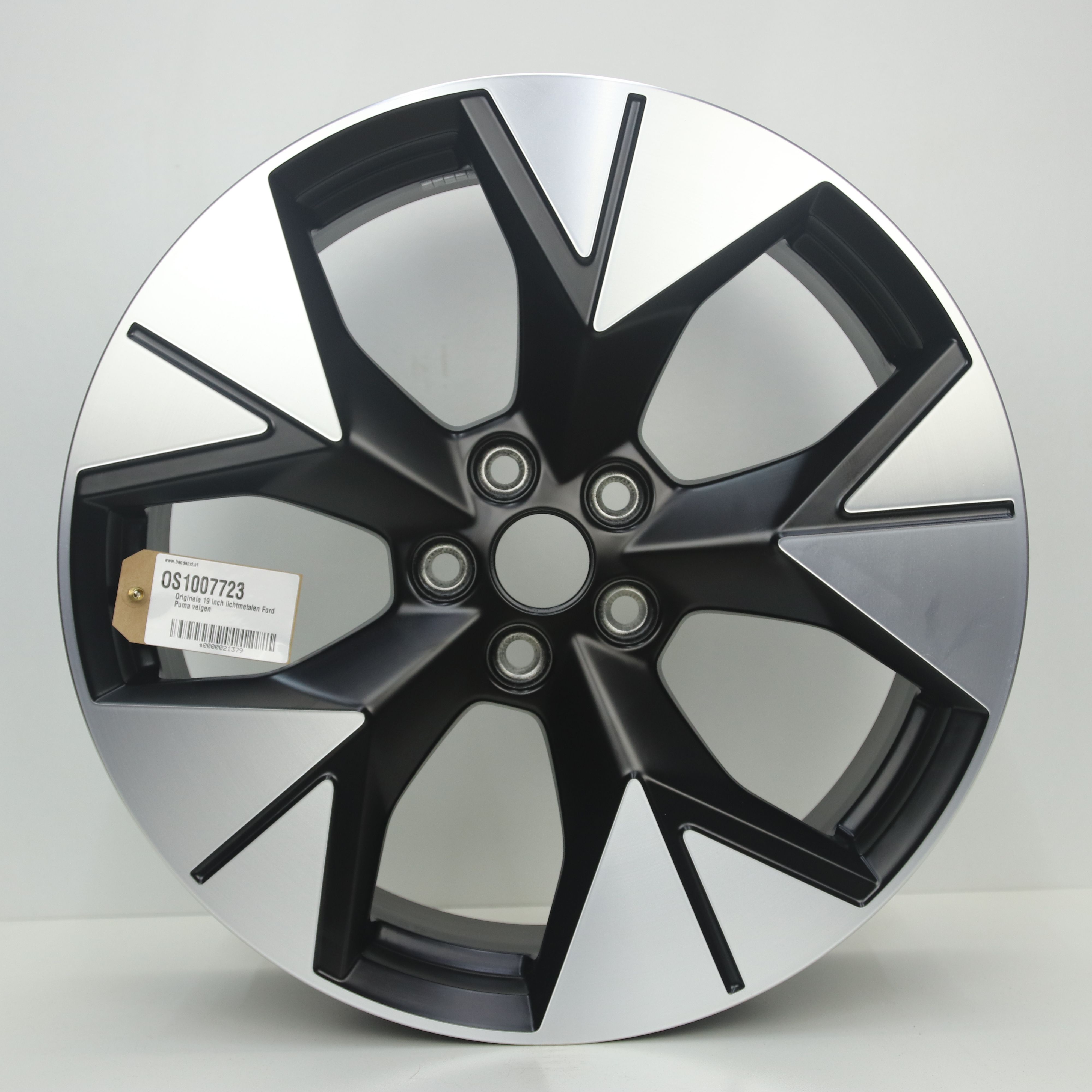 OS1007723 Originele 19 inch lichtmetalen Ford Puma velgen 7.50X19 5X114.3 ET47.5 NB63.40 Mat zwart gepolijst