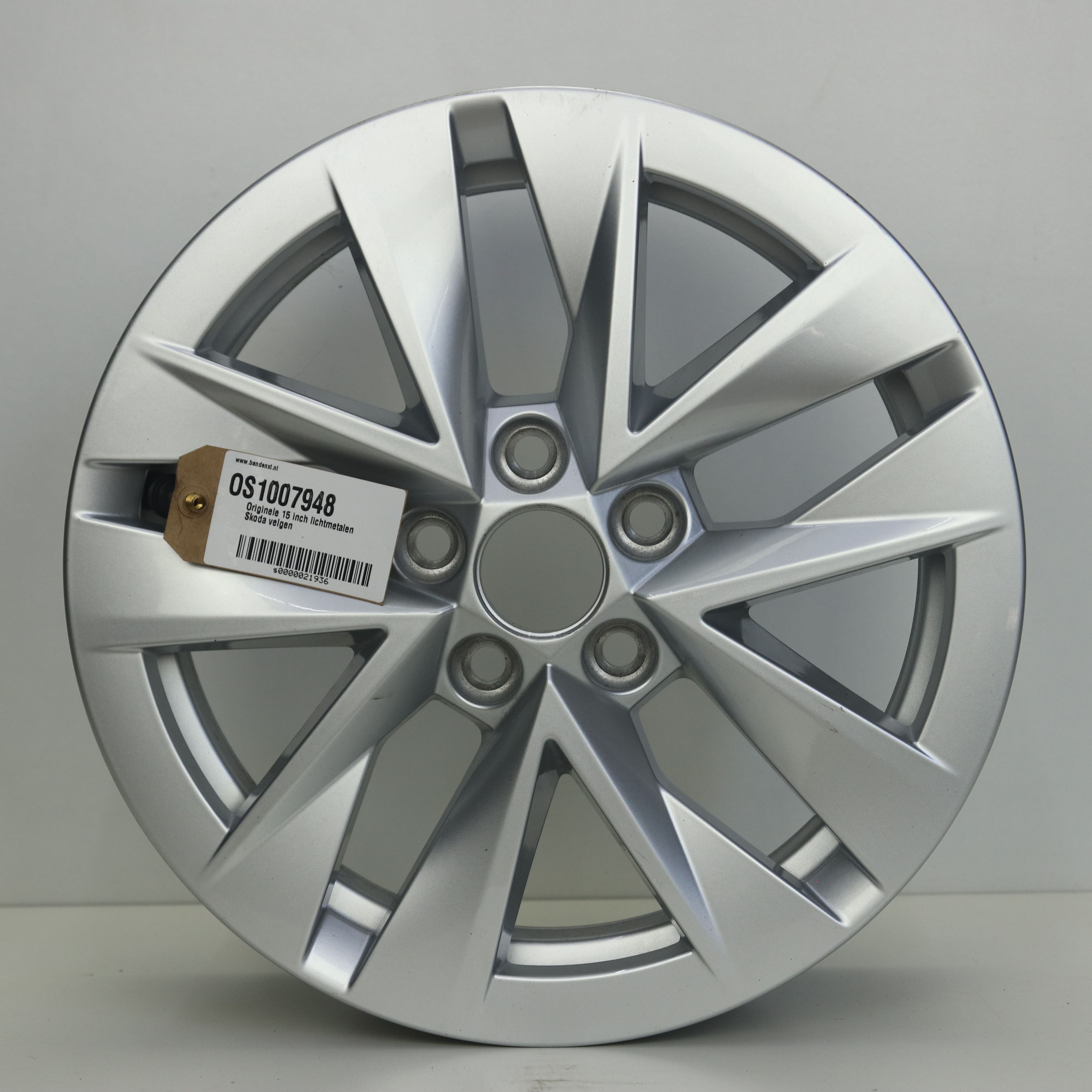 OS1007948 Originele 15 inch lichtmetalen Skoda velgen 5.50X15 5X100 ET40.0 NB57.10 Zilver