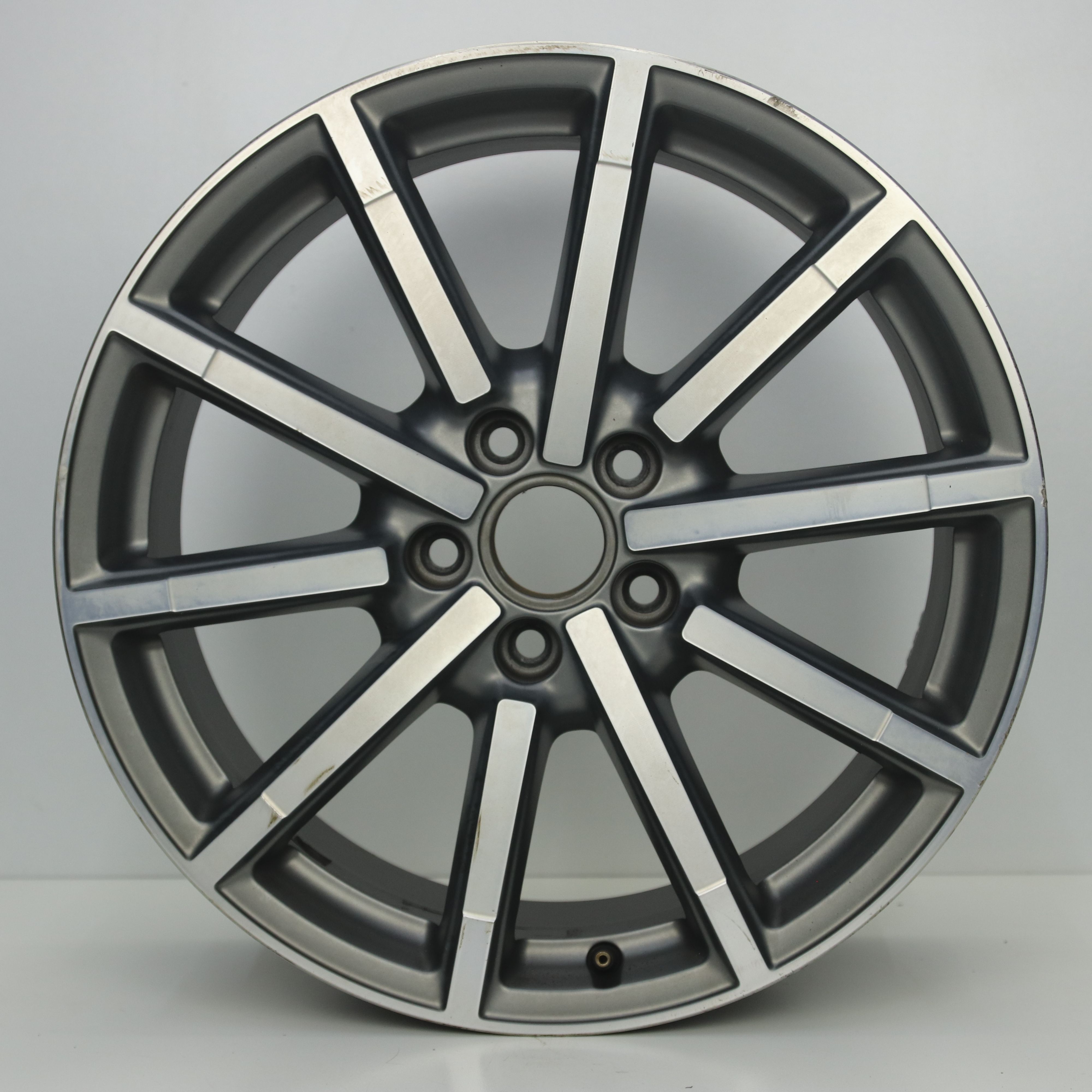 OS1007898 Originele 18 inch lichtmetalen Audi A3 velgen 8.00X18 5X112 ET46.0 NB57.10 Antraciet Gepolijst