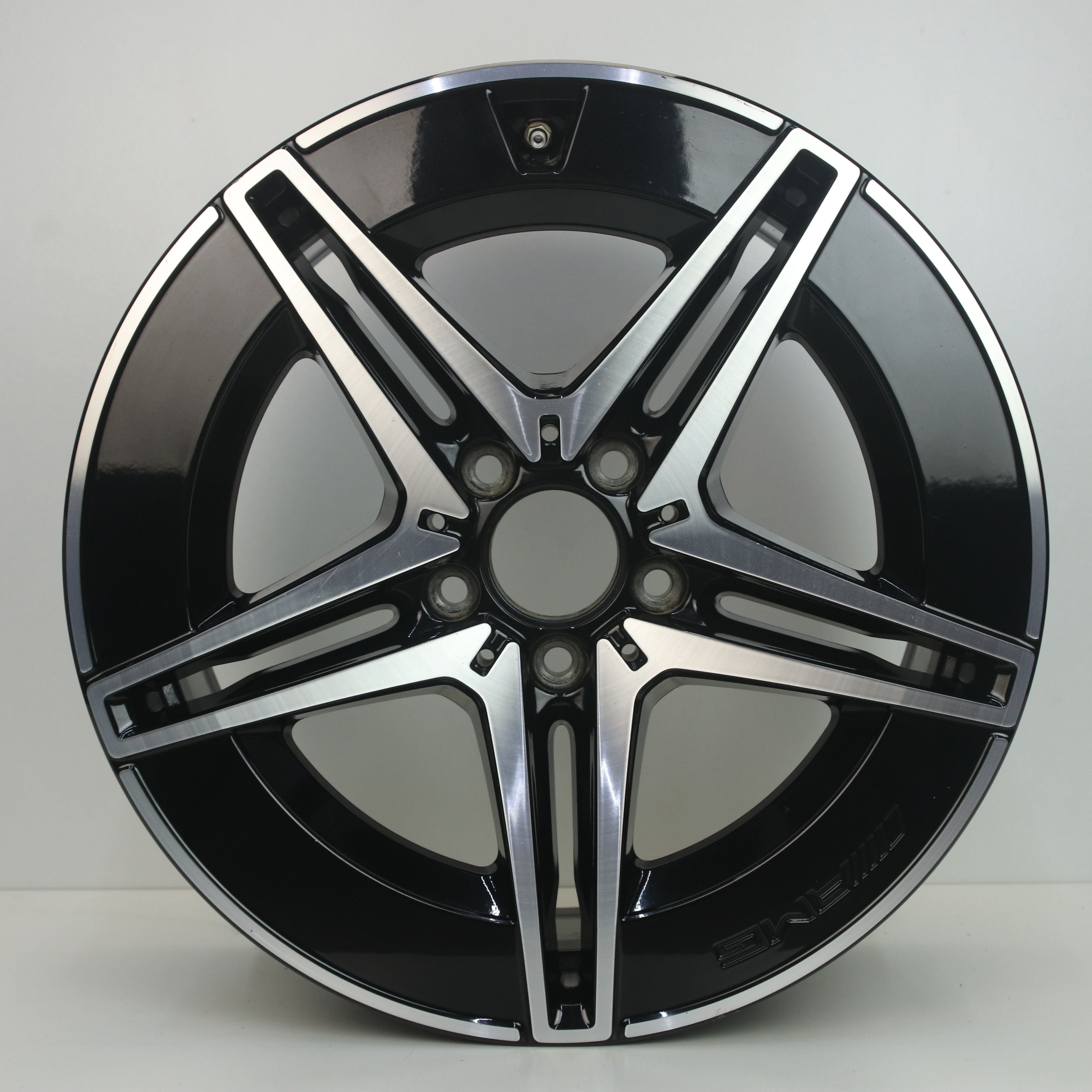 IN1002925 Originele 18 inch lichtmetalen Mercedes-Benz C-klasse AMG velgen (Breedset) 7.50X18 5X112 ET40.0 NB66.60 Zwart gepolijst