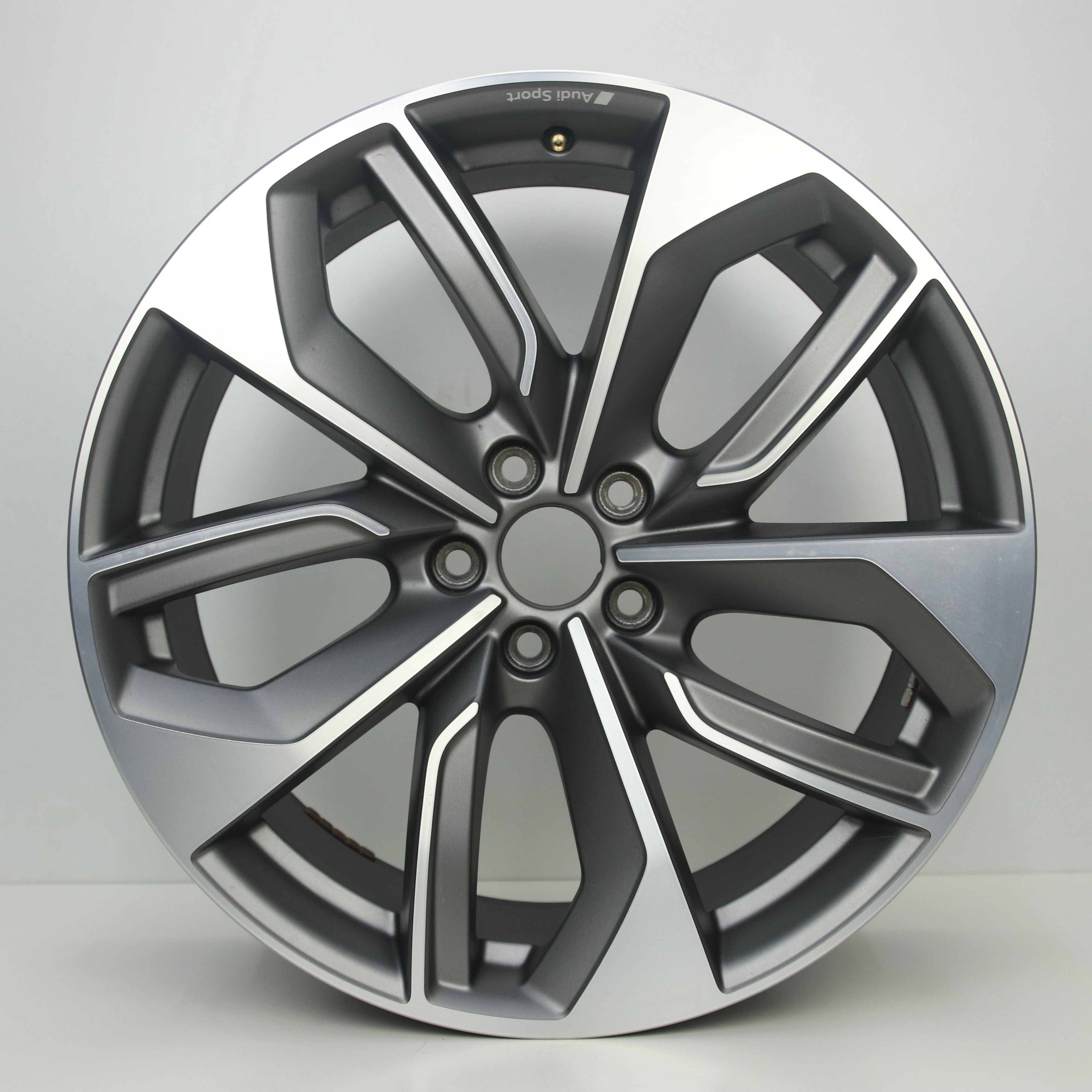OS1007648 Originele 20 inch lichtmetalen Audi E-tron velgen 9.00X20 5X112 ET38.0 NB66.60 Mat antraciet gepolijst