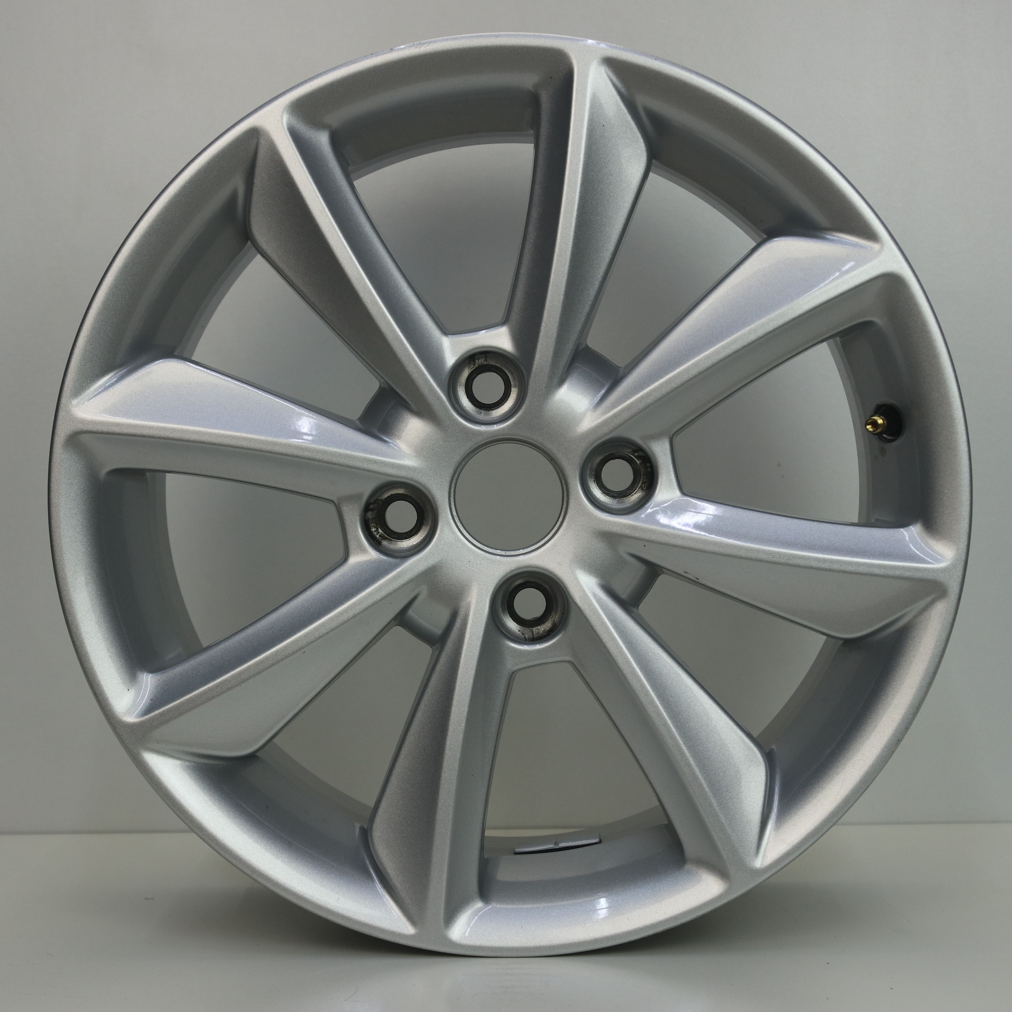 IN1003035 Originele 16 inch lichtmetalen Ford Fiesta velgen 6.50X16 4X108 ET47.5 NB63.40 Zilver