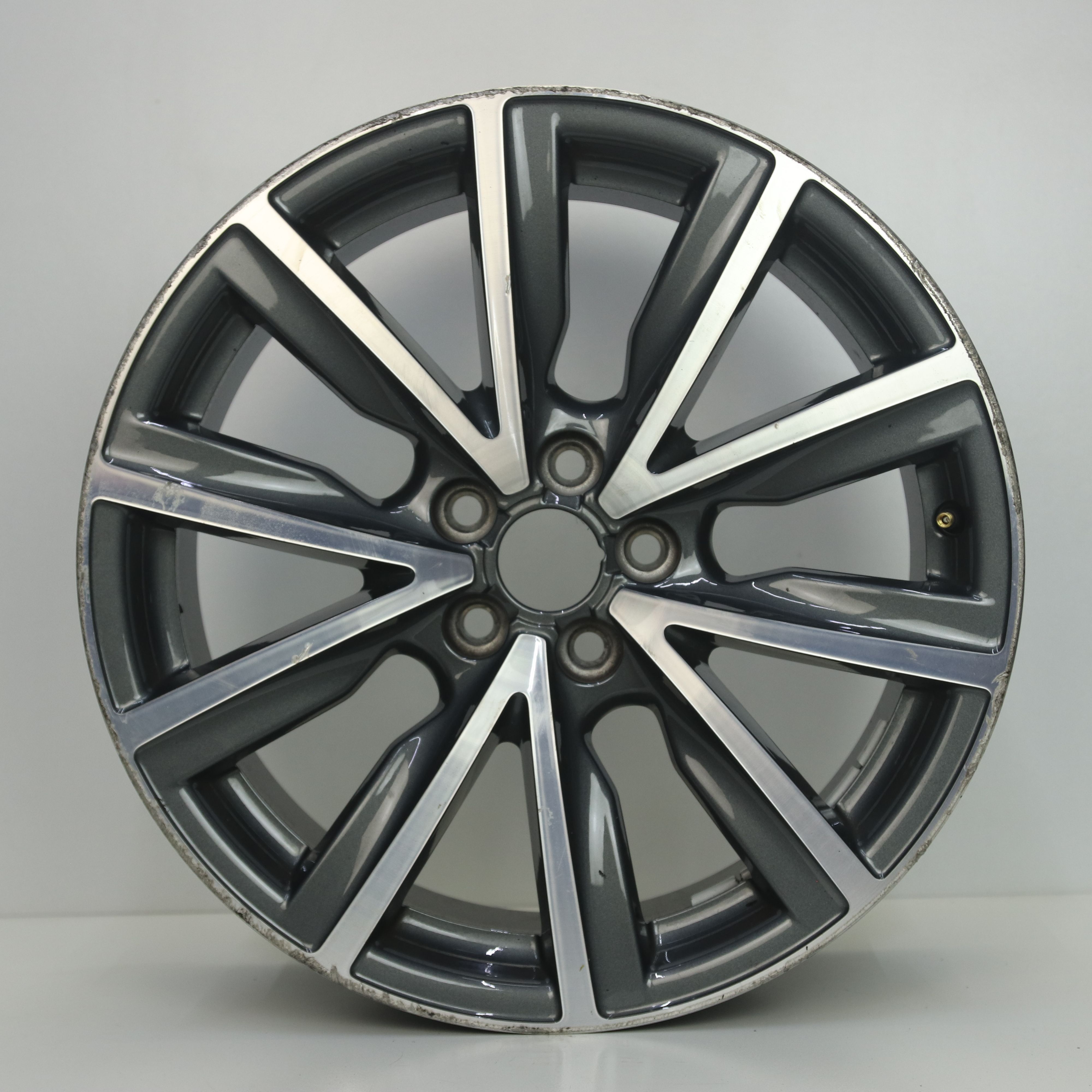 OS1007493 Originele 17 inch lichtmetalen Audi A1 velgen 7.50X17 5X100 ET36.0 NB57.10 Antraciet Gepolijst