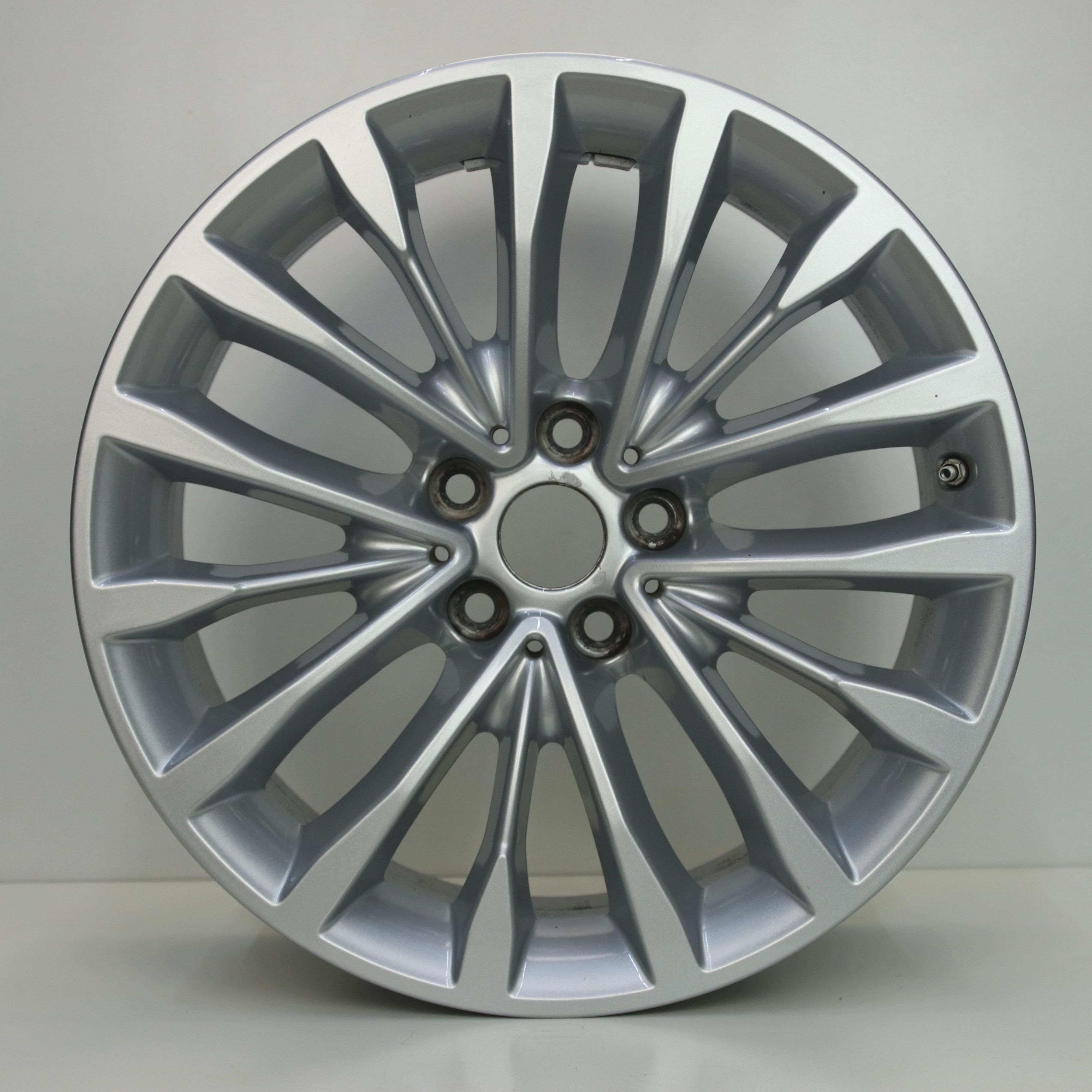 OS1007524 Originele 18 inch lichtmetalen BMW 5-serie styling 632 velgen 8.00X18 5X112 ET30.0 NB66.60 Zilver