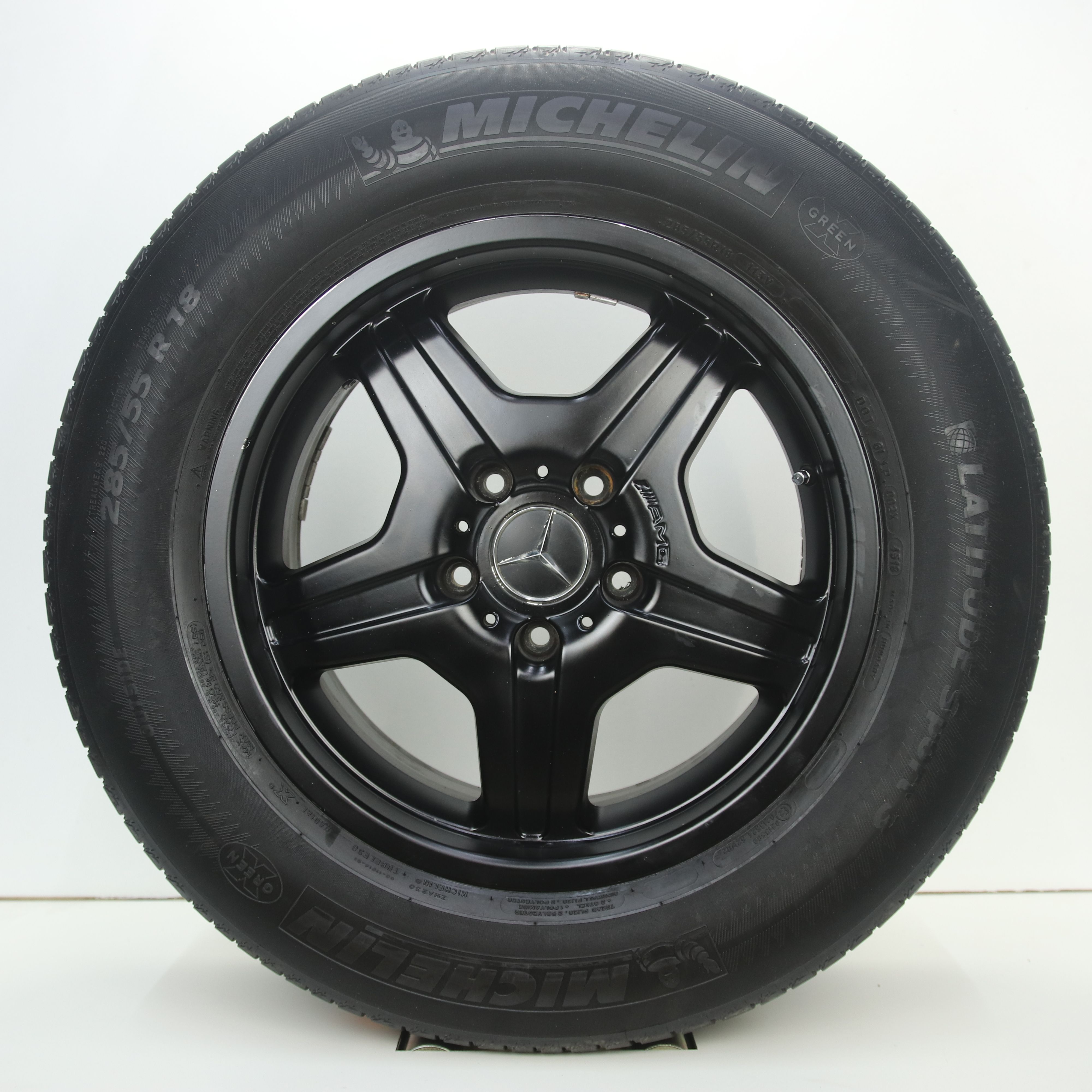 OS1007756 Originele 18 inch lichtmetalen Mercedes-Benz G-klasse velgen (set compleet met banden) 9.50X18 5X130 ET50.0 NB84.10 Mat zwart