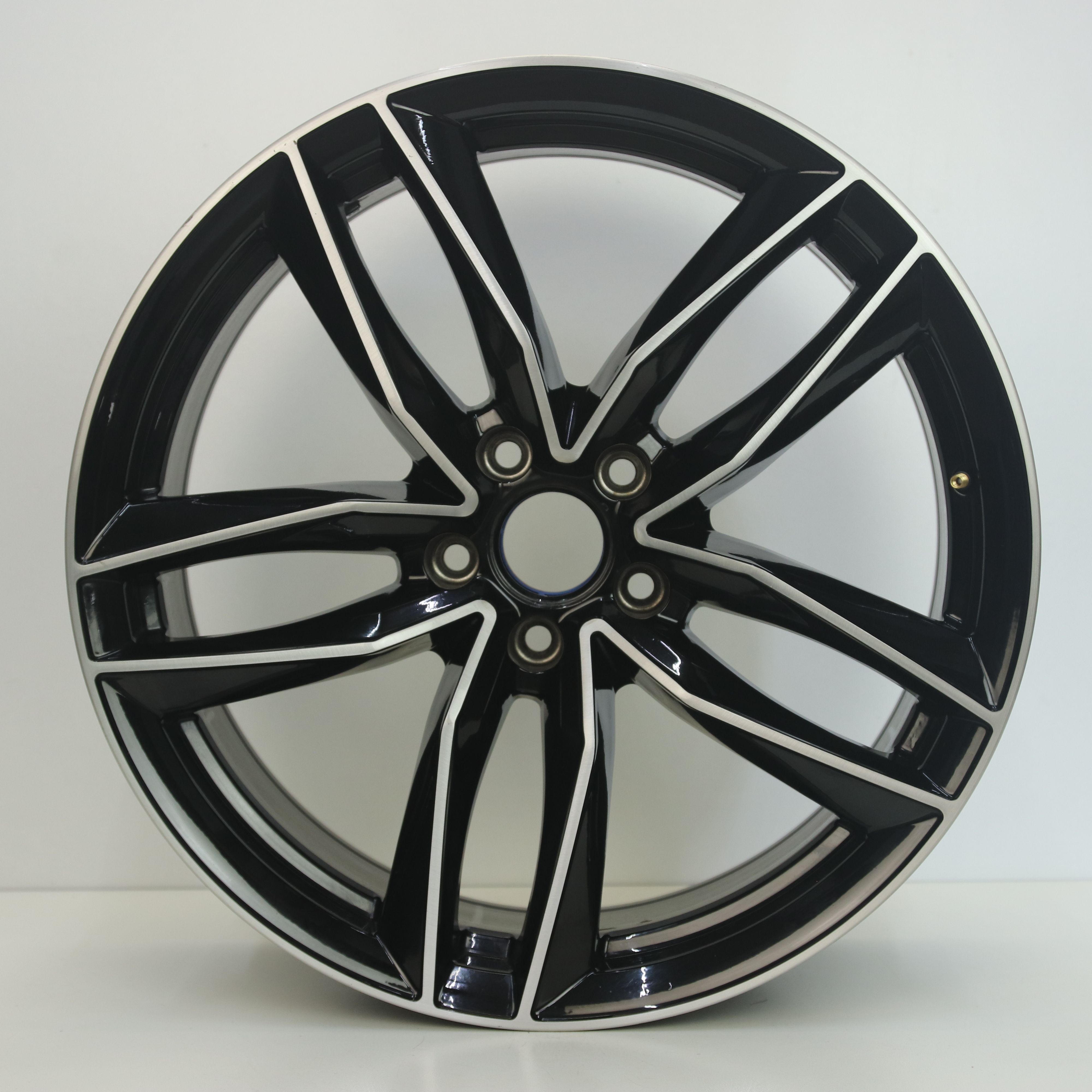 IN1002939 Set 19 inch lichtmetalen Tam velgen 8.50X19 5X112 ET25.0 NB66.60 Zwart gepolijst