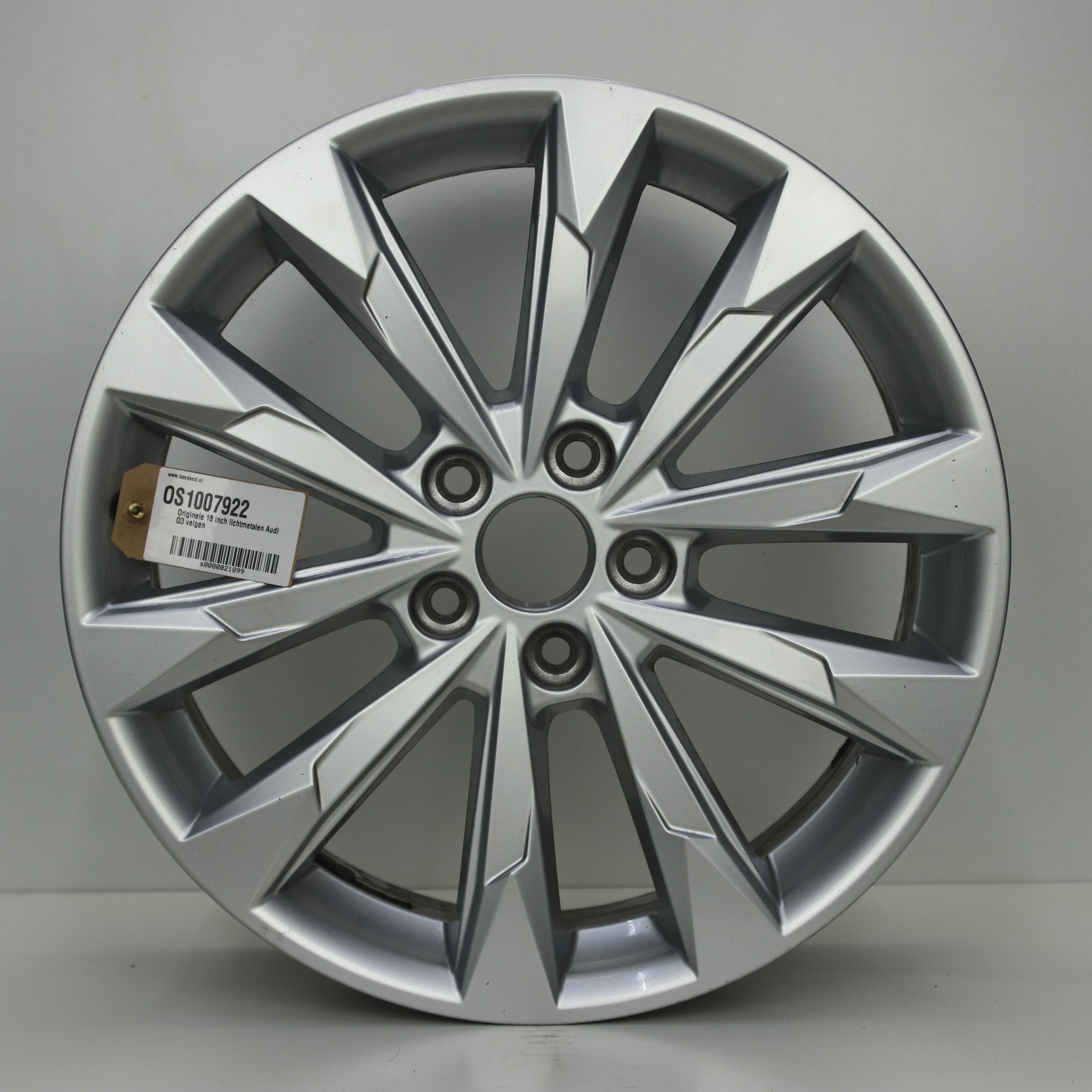 OS1007922 Originele 18 inch lichtmetalen Audi Q3 velgen 7.00X18 5X112 ET43.0 NB57.10 Zilver