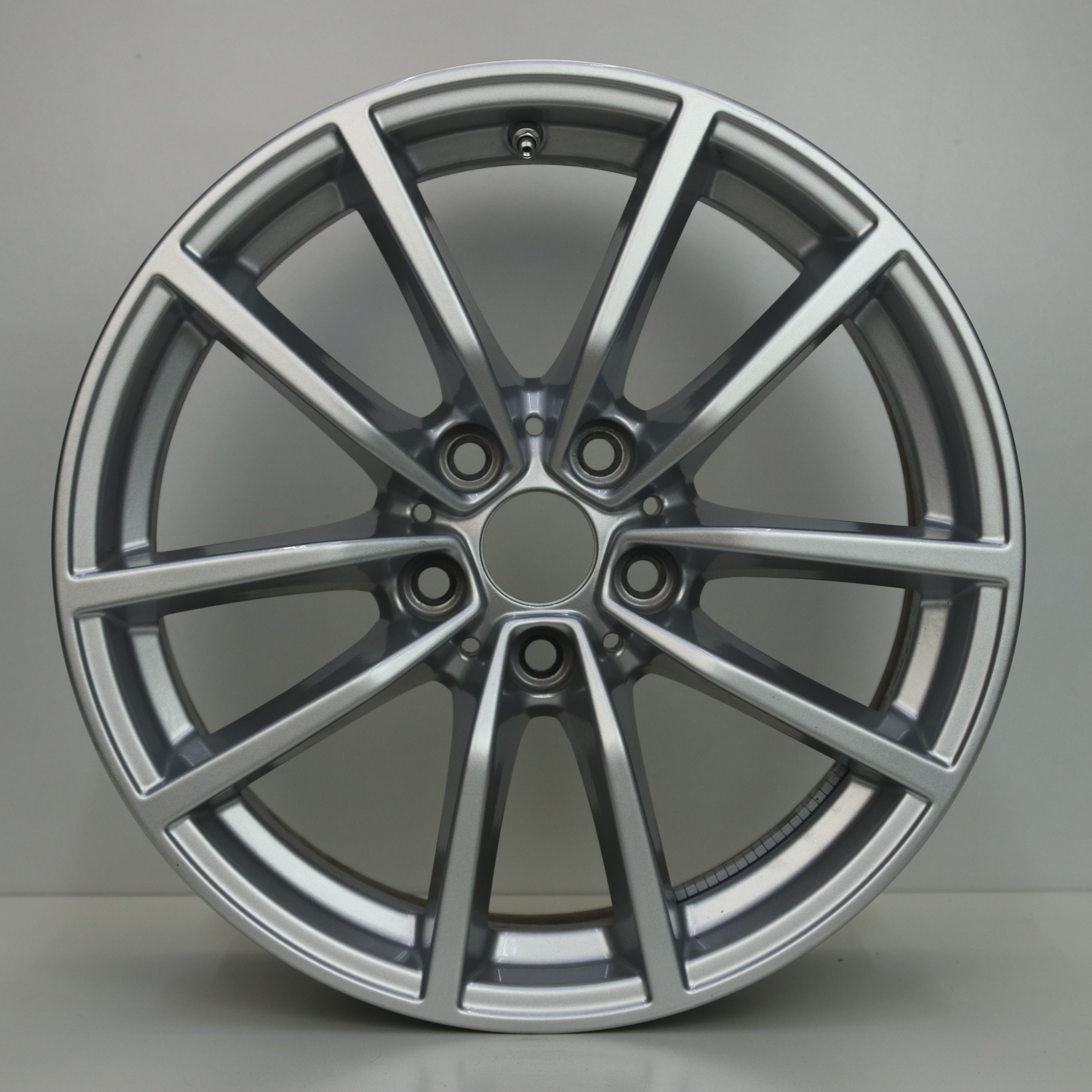 OS1006903 Originele 17 inch lichtmetalen BMW 3-serie styling 778 velgen 7.50X17 5X112 ET30.0 NB66.60 Zilver