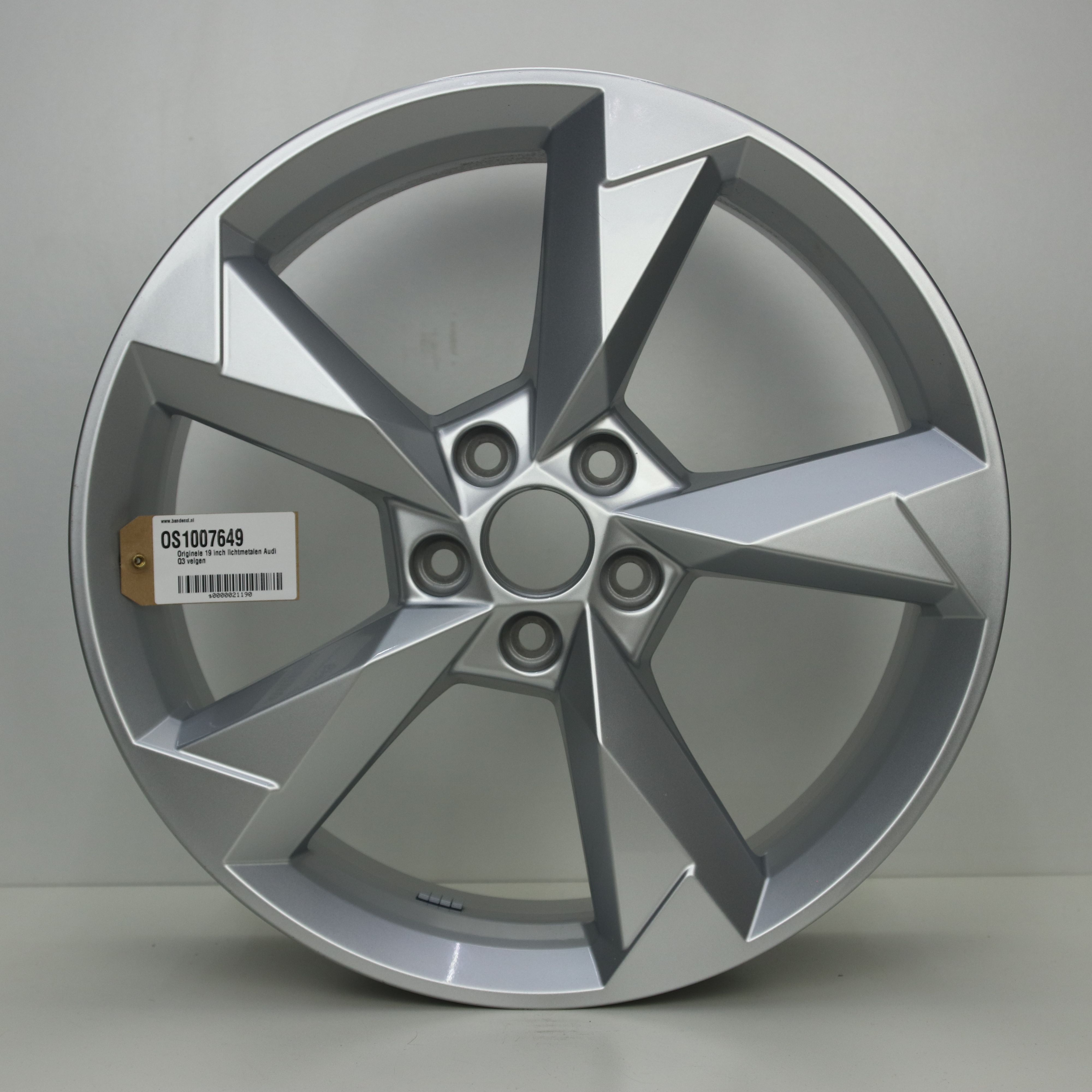 OS1007649 Originele 19 inch lichtmetalen Audi Q3 velgen 7.00X19 5X112 ET43.0 NB57.10 Zilver