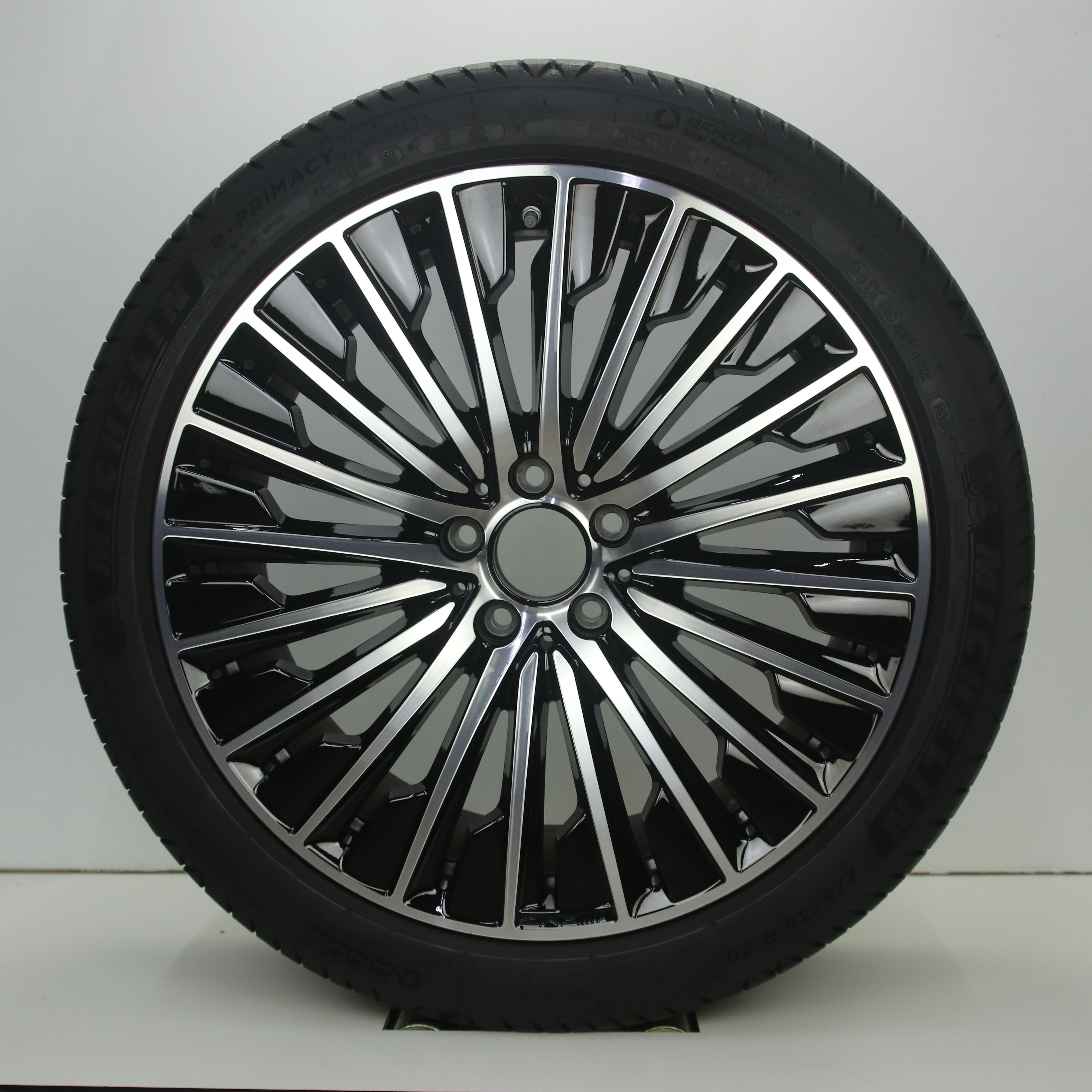 IN1003100 Originele 20 inch lichtmetalen Mercedes-Benz E-klasse AMG velgen (Breedset) 8.50X20 5X112 ET35.5 NB66.60 Zwart gepolijst