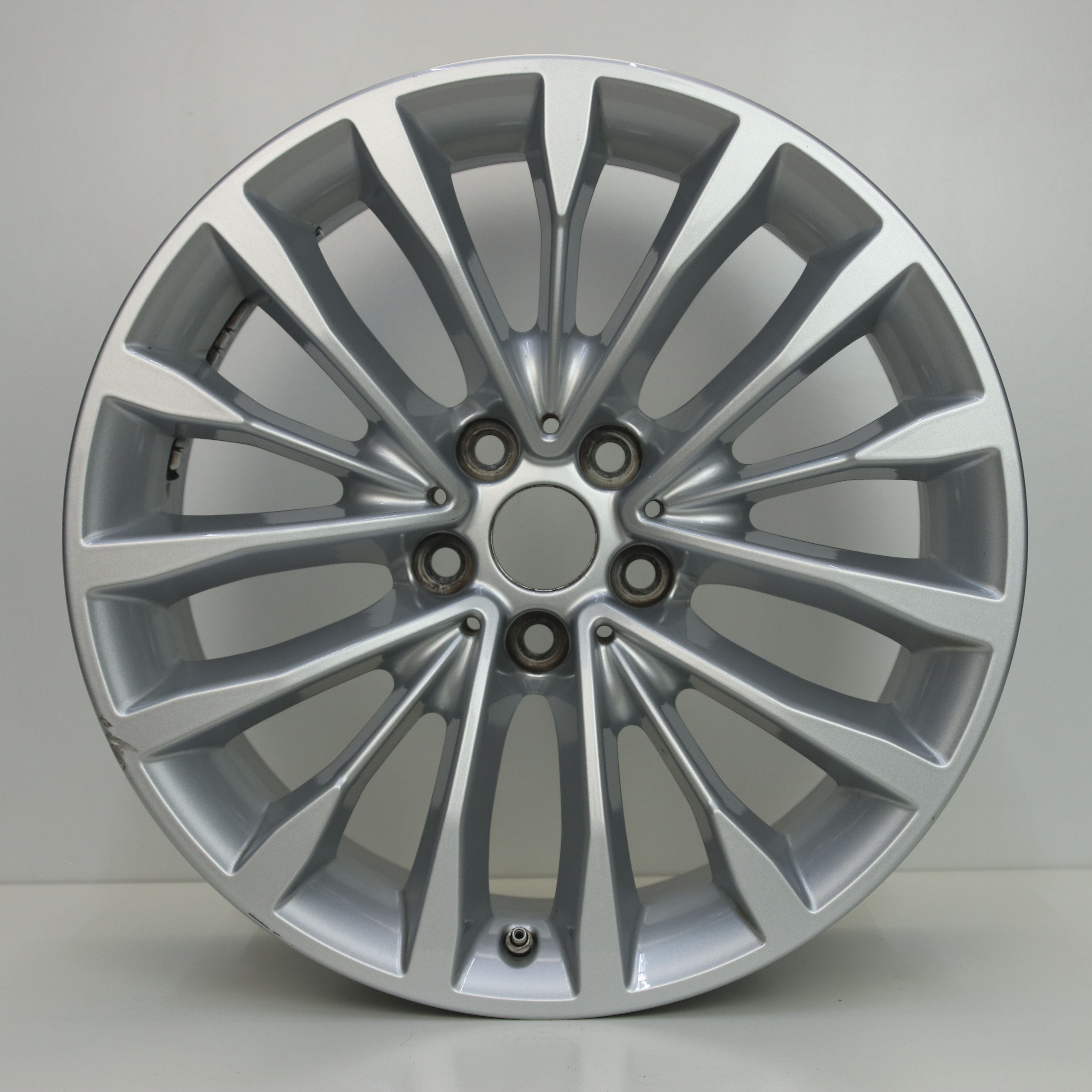 OS1007524 Originele 18 inch lichtmetalen BMW 5-serie styling 632 velgen 8.00X18 5X112 ET30.0 NB66.60 Zilver
