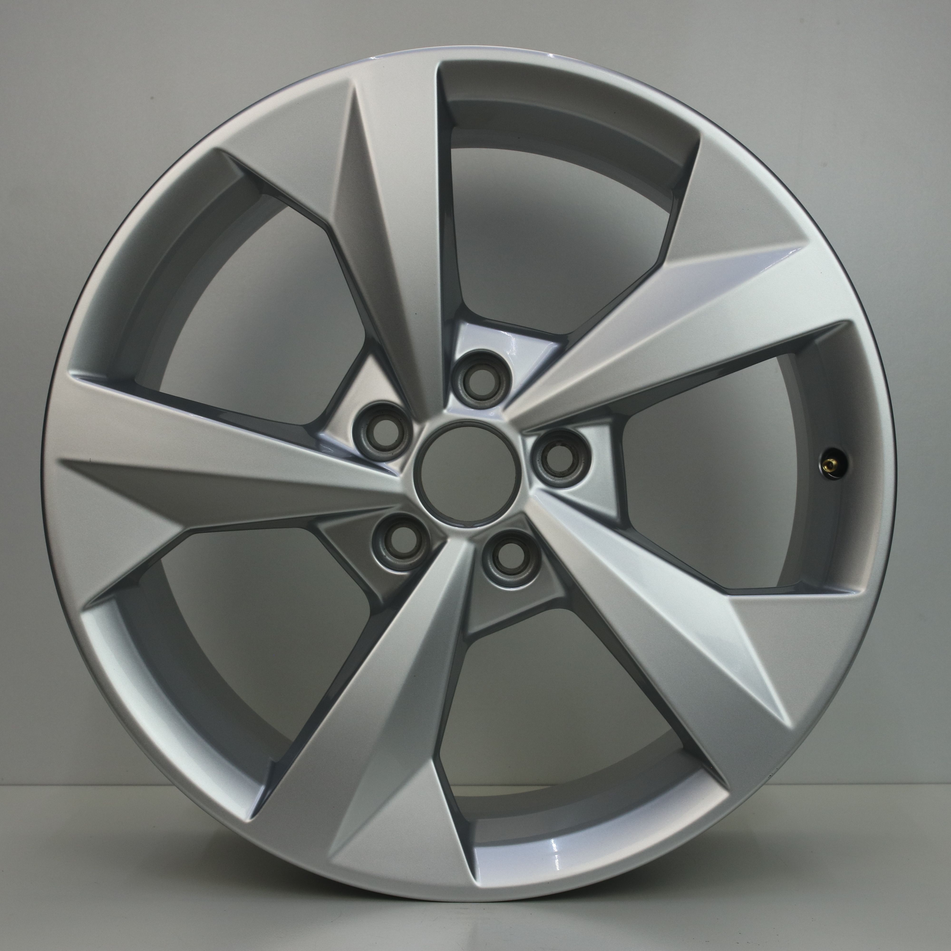 OS1007142 Originele 18 inch lichtmetalen Audi A3 velgen 8.00X18 5X112 ET46.0 NB57.10 Zilver