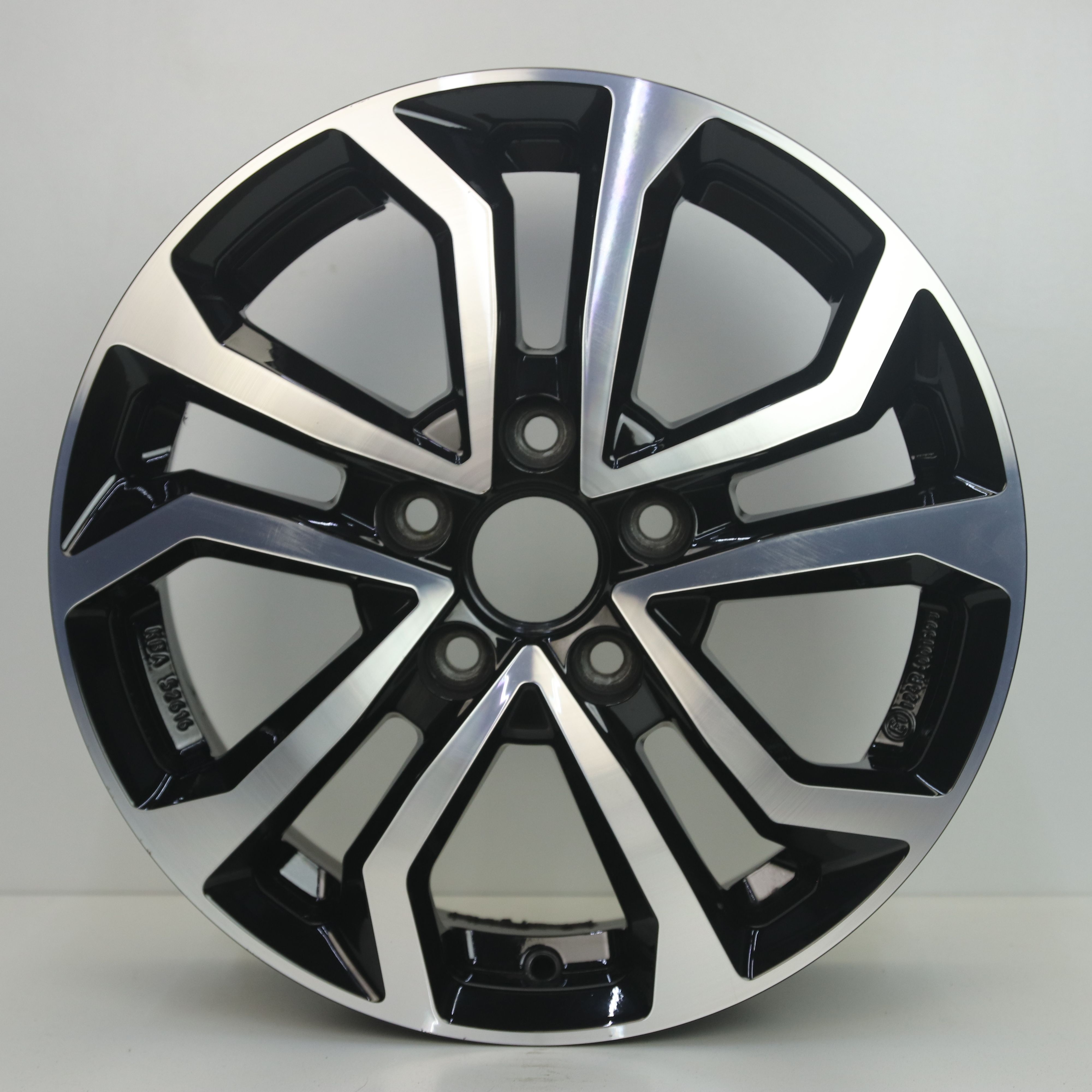 IN1003047 Set 16 inch lichtmetalen Dezent velgen 6.50X16 5X114.3 ET46.0 NB67.10 Zwart gepolijst