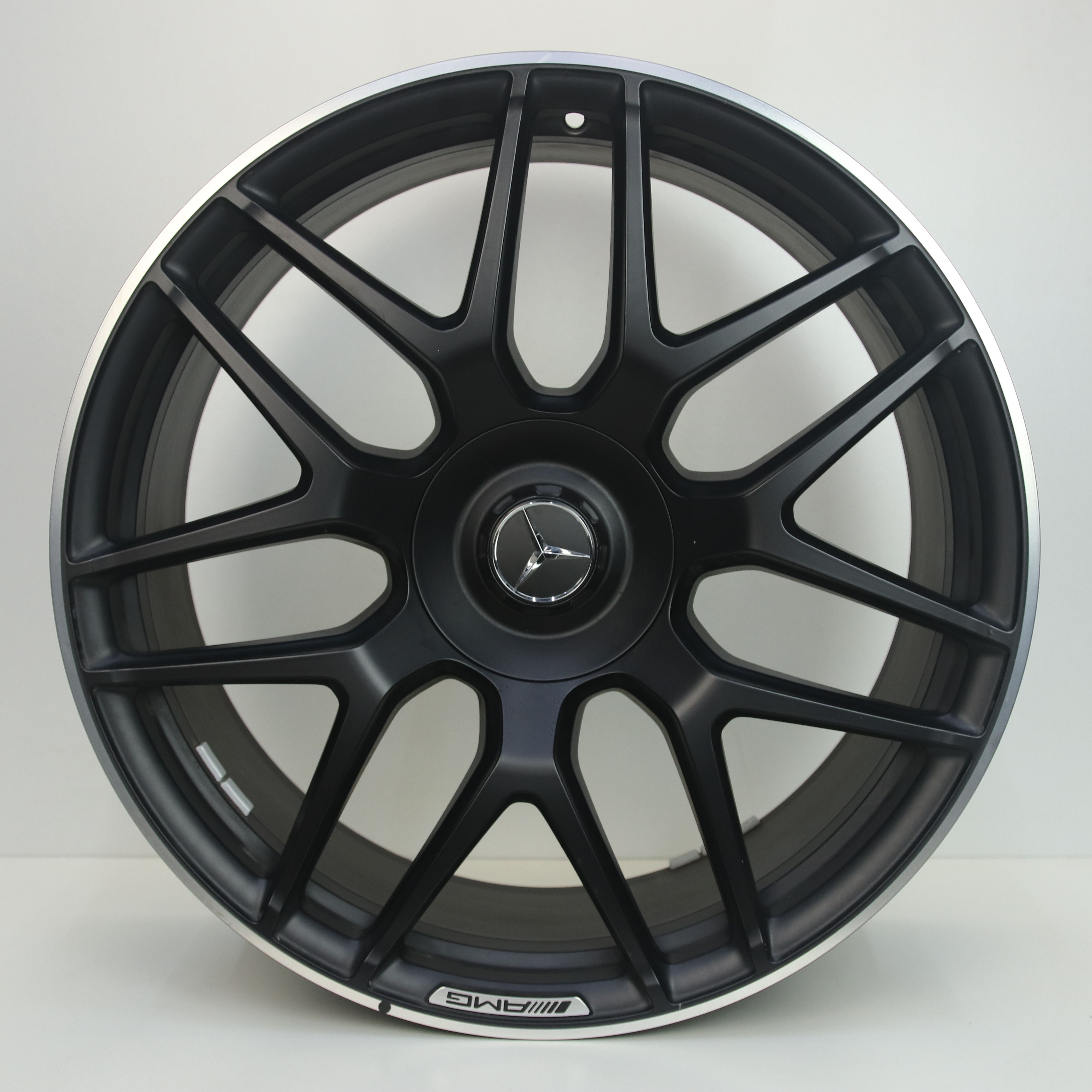 OS1006623 Originele 22 inch lichtmetalen Mercedes-Benz G-klasse G63 AMG velgen 10.00X22 5X130 ET39.0 NB84.10 Mat zwart gepolijst (Lip)