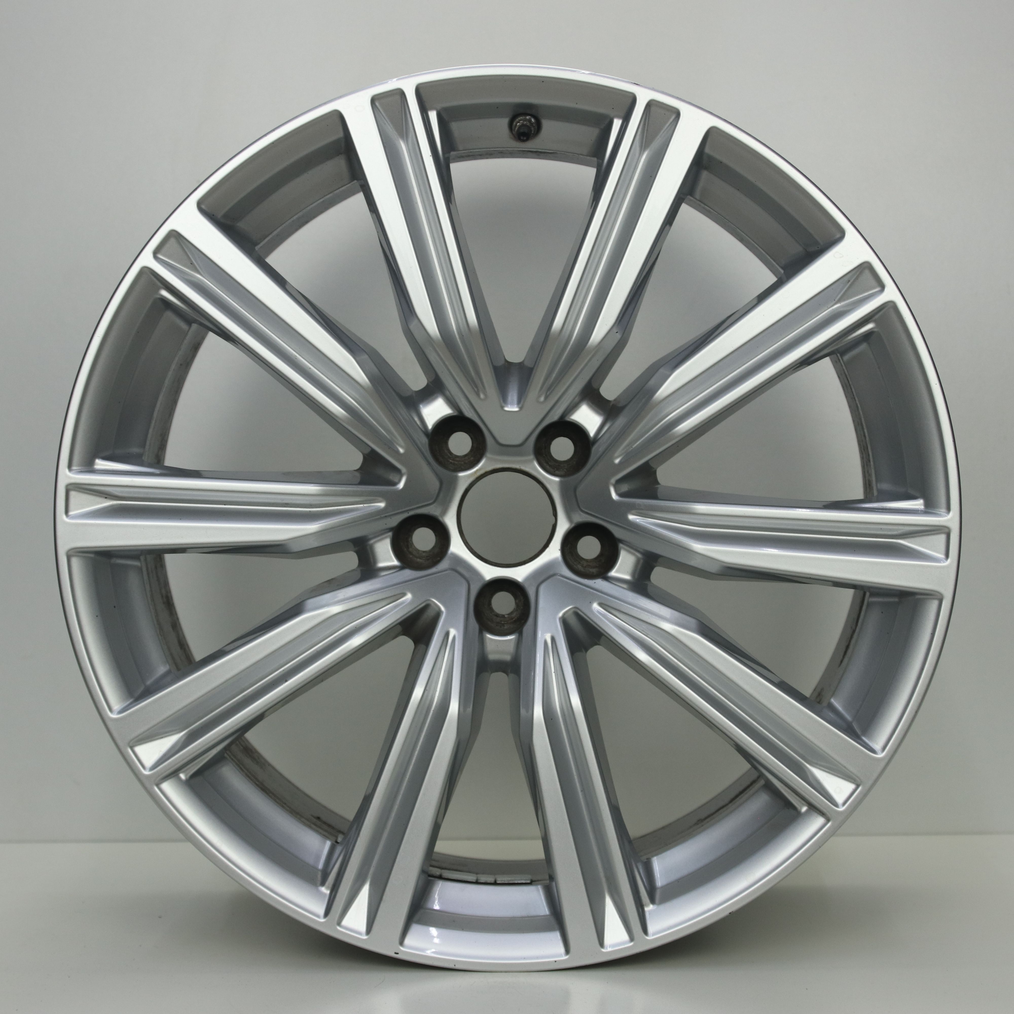 OS1007911 Originele 20 inch lichtmetalen Audi Q8 velgen 8.50X20 5X112 ET20.0 NB66.60 Zilver