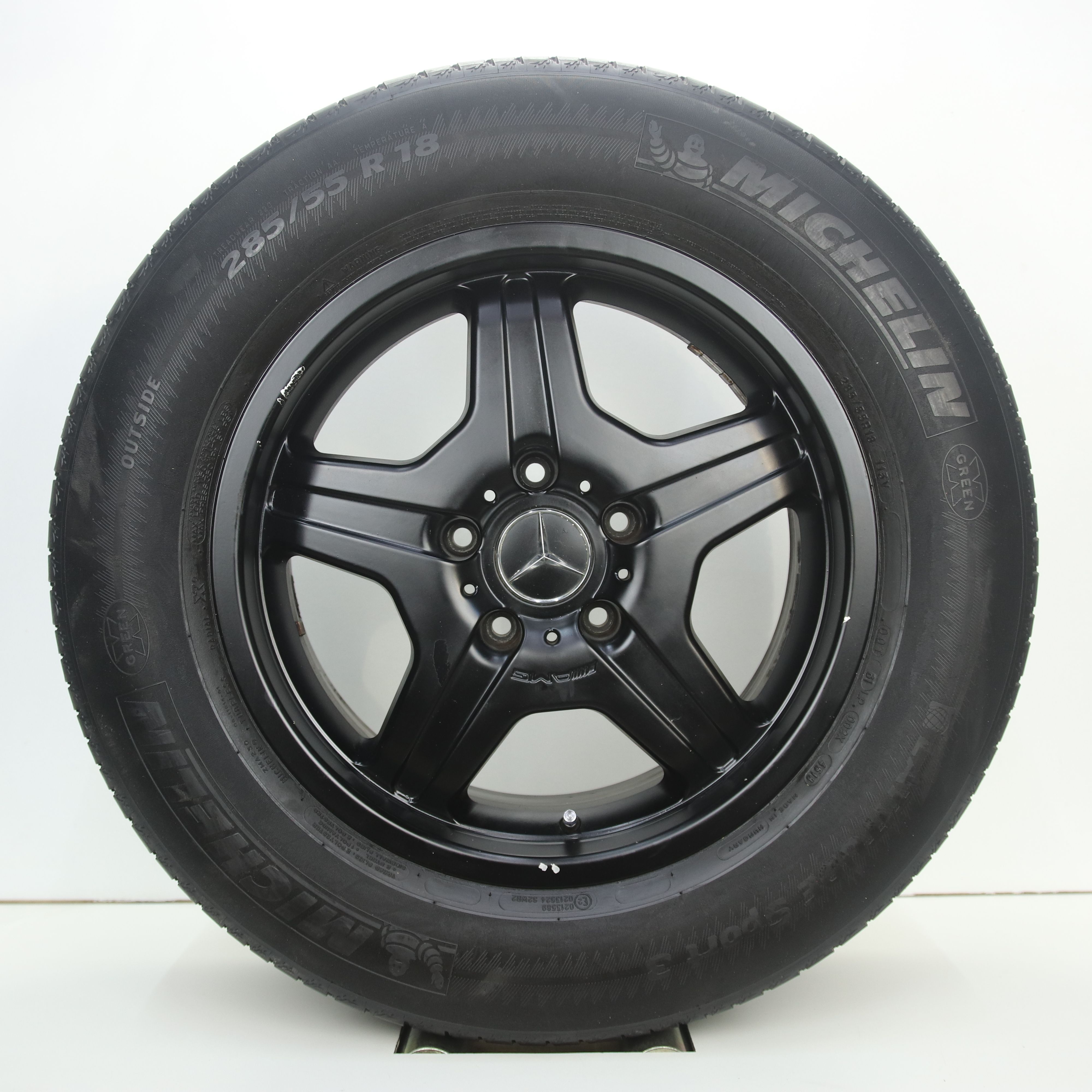 OS1007756 Originele 18 inch lichtmetalen Mercedes-Benz G-klasse velgen (set compleet met banden) 9.50X18 5X130 ET50.0 NB84.10 Mat zwart