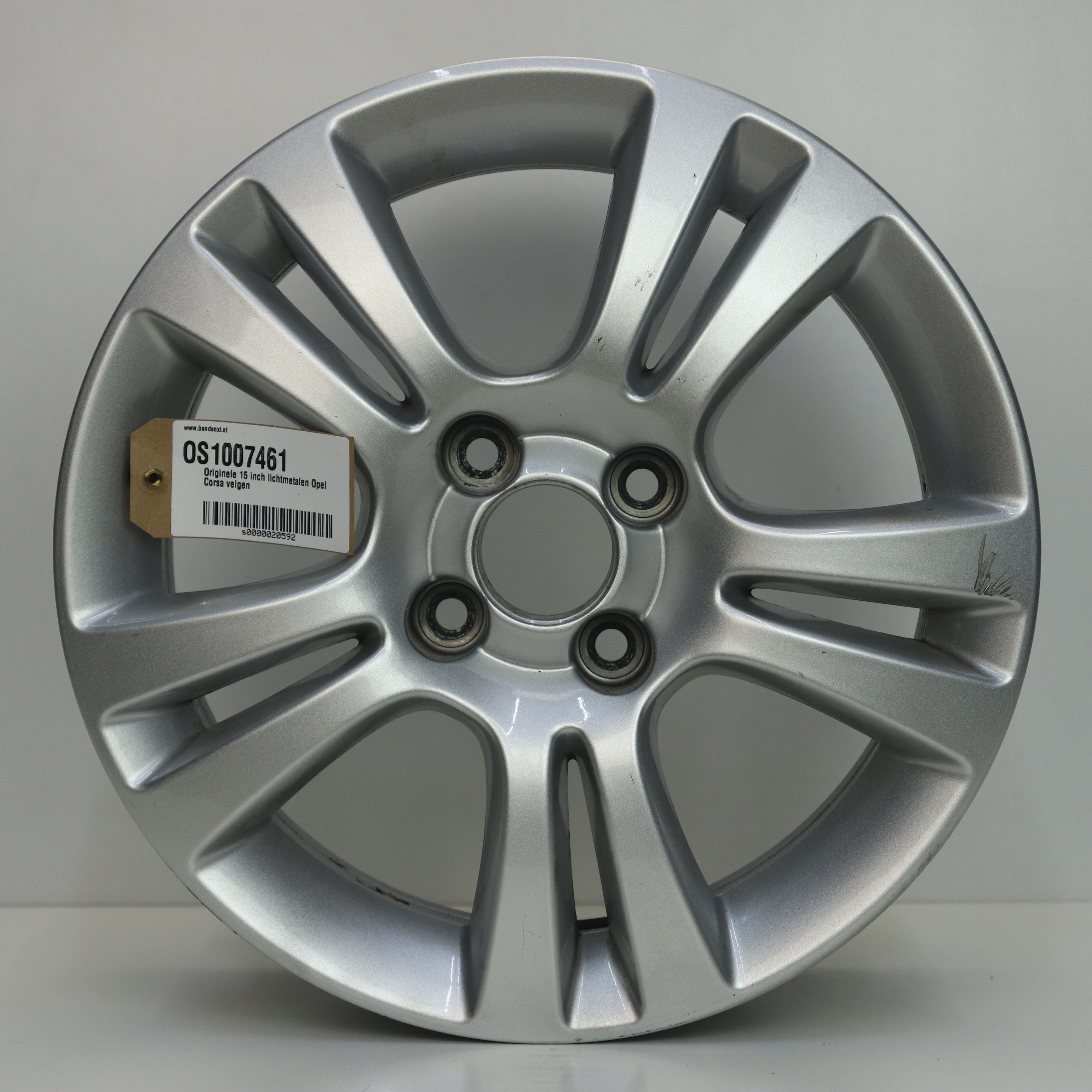 OS1007461 Originele 15 inch lichtmetalen Opel Corsa velgen 6.00X16 4X100 ET39.0 NB56.60 Zilver