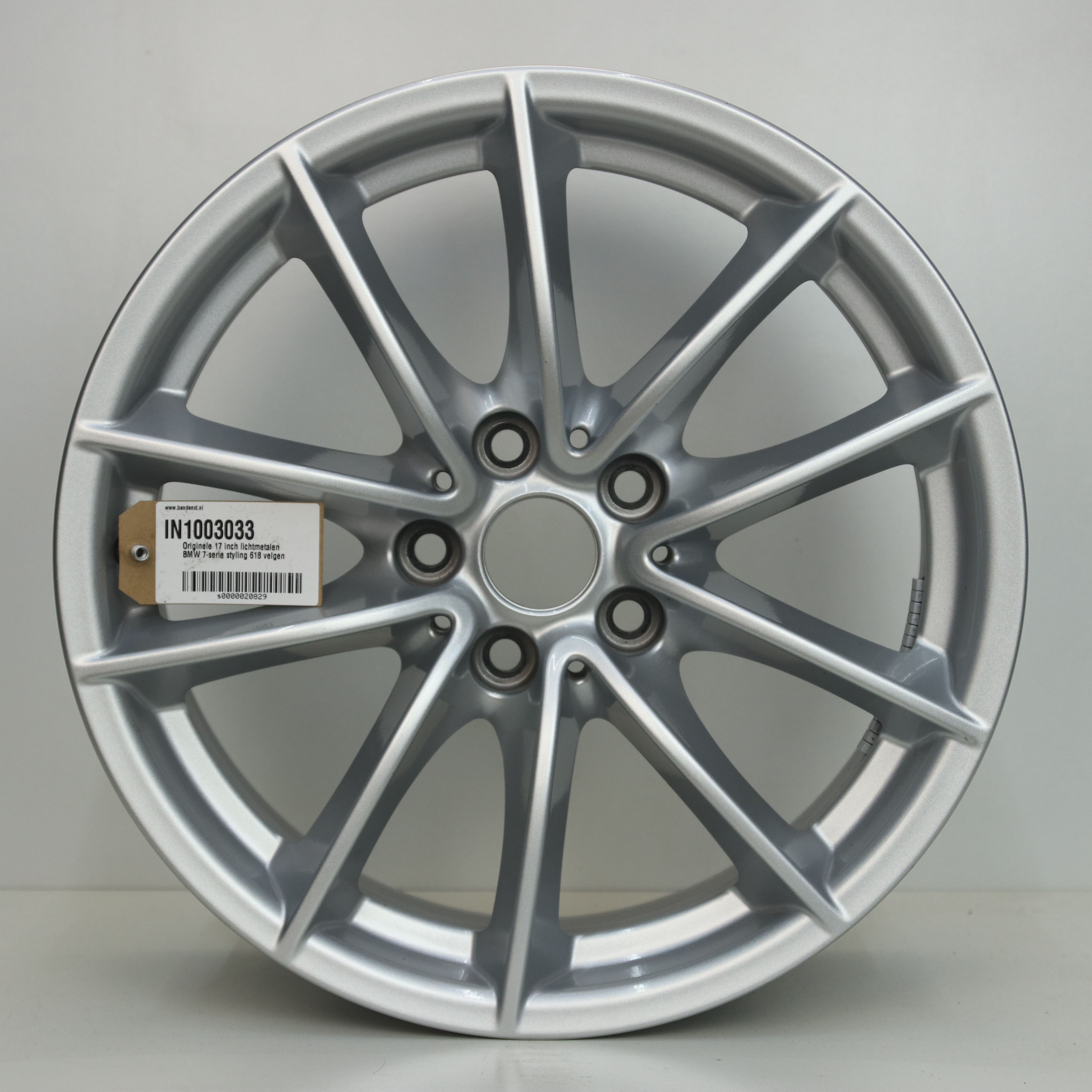 IN1003033 Originele 17 inch lichtmetalen BMW 7-serie styling 618 velgen 7.50X17 5X112 ET27.0 NB66.60 Zilver