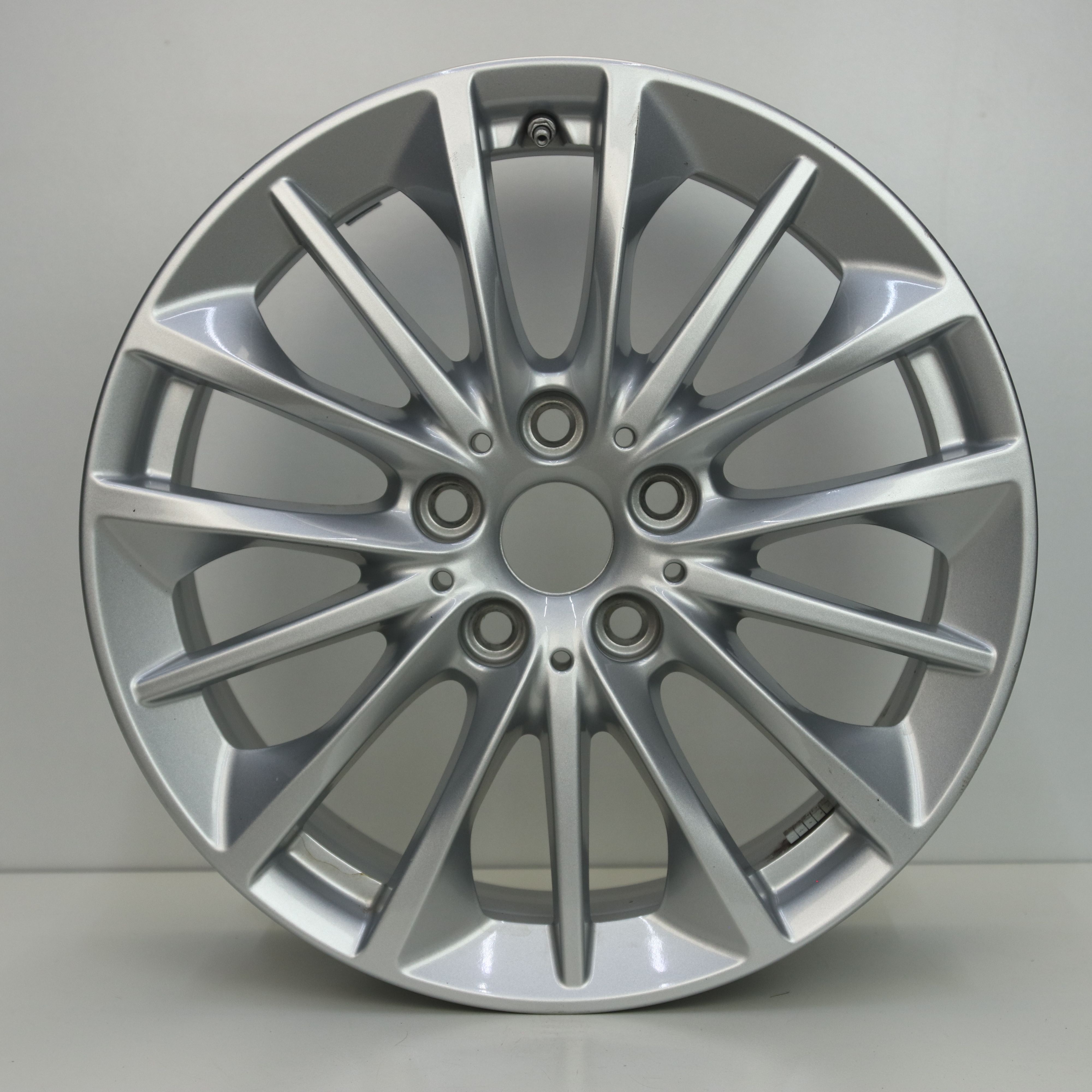 OS1007202 Originele 17 inch lichtmetalen BMW 2-serie styling 546 velgen 7.50X17 5X112 ET54.0 NB66.60 Zilver