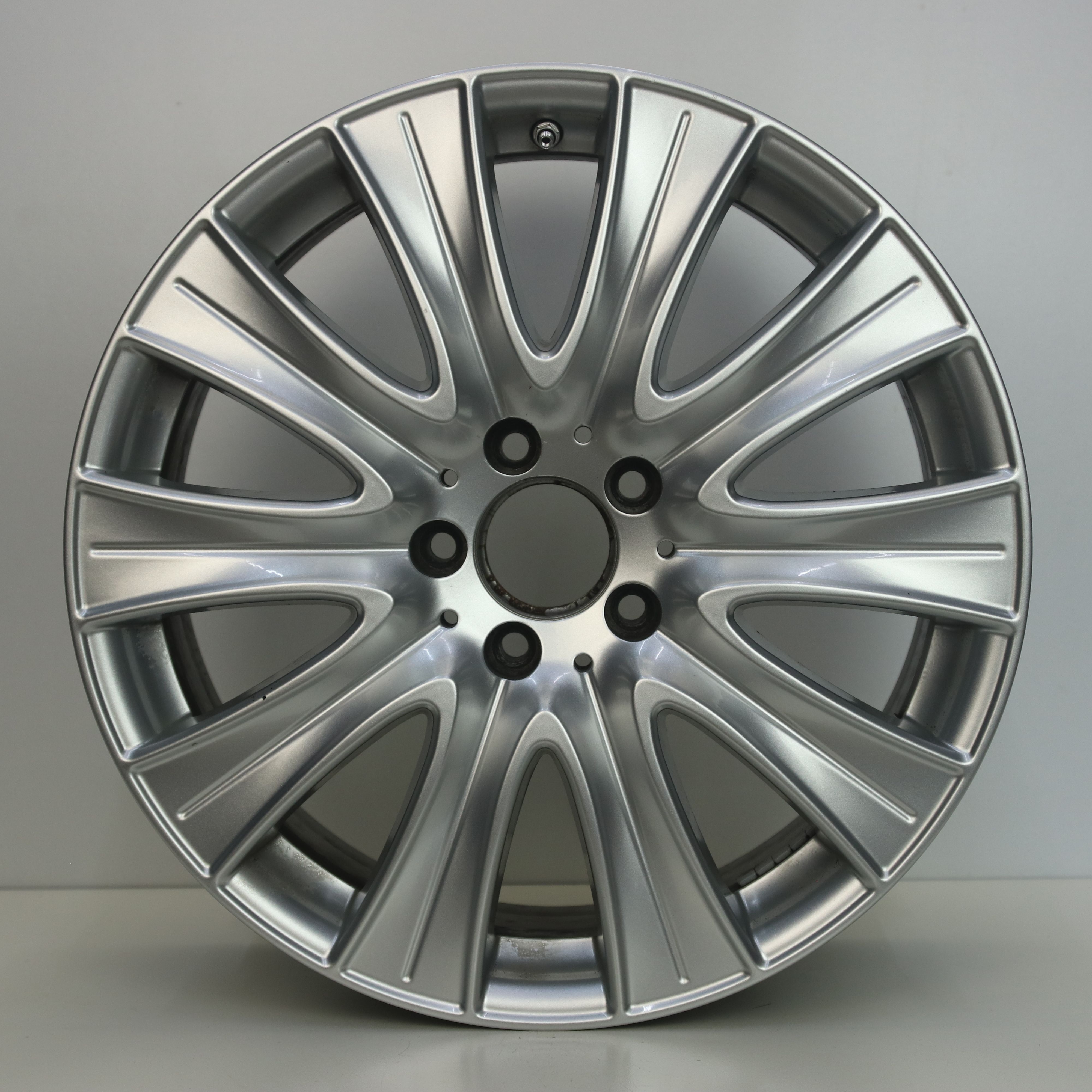 IN1002940 Originele 18 lichtmetalen Mercedes-Benz S-klasse velgen 8.00X18 5X112 ET41.0 NB66.60 Zilver