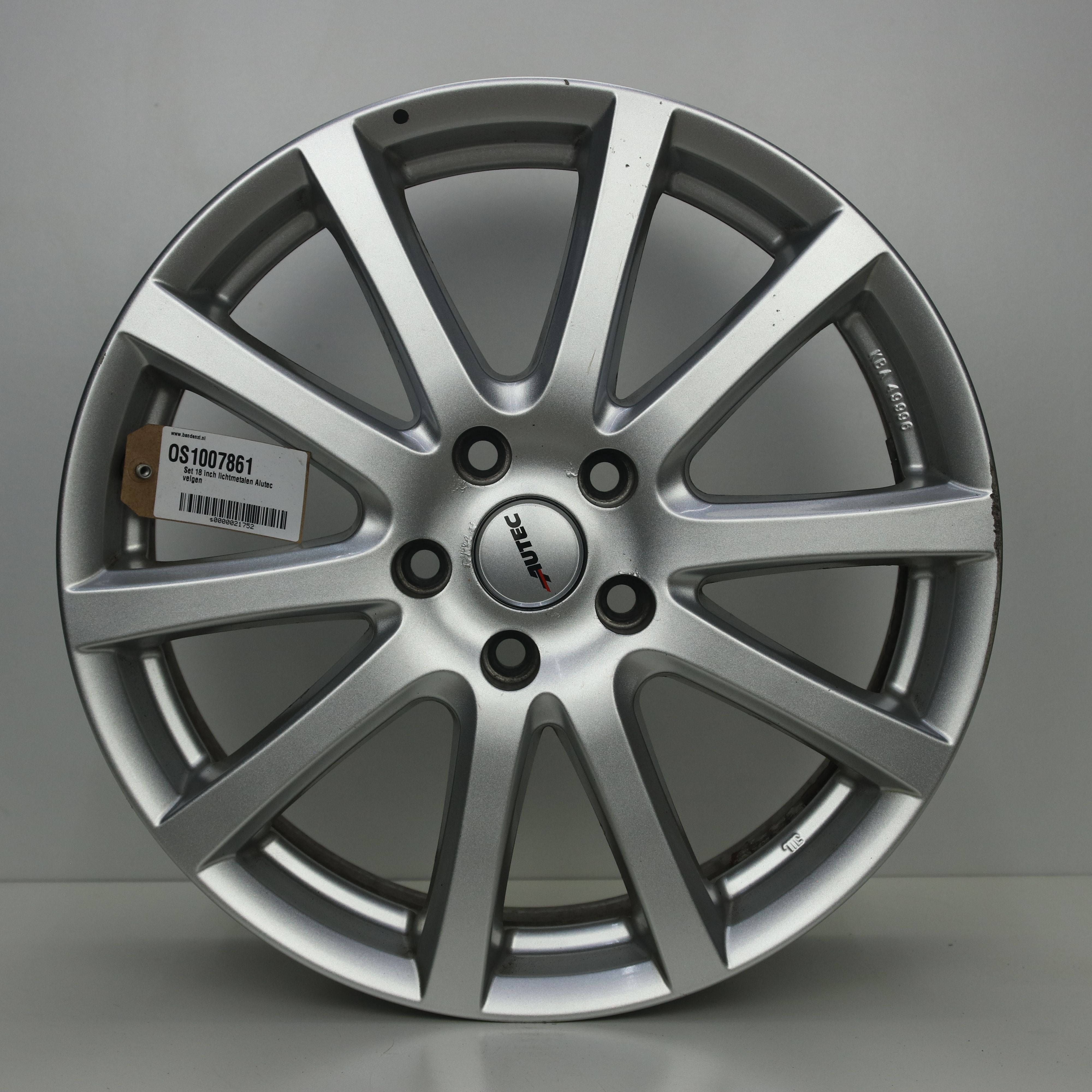 OS1007861 Set 18 inch lichtmetalen Alutec velgen 7.50X18 5X114.3 ET45.0 NB70.00 Zilver