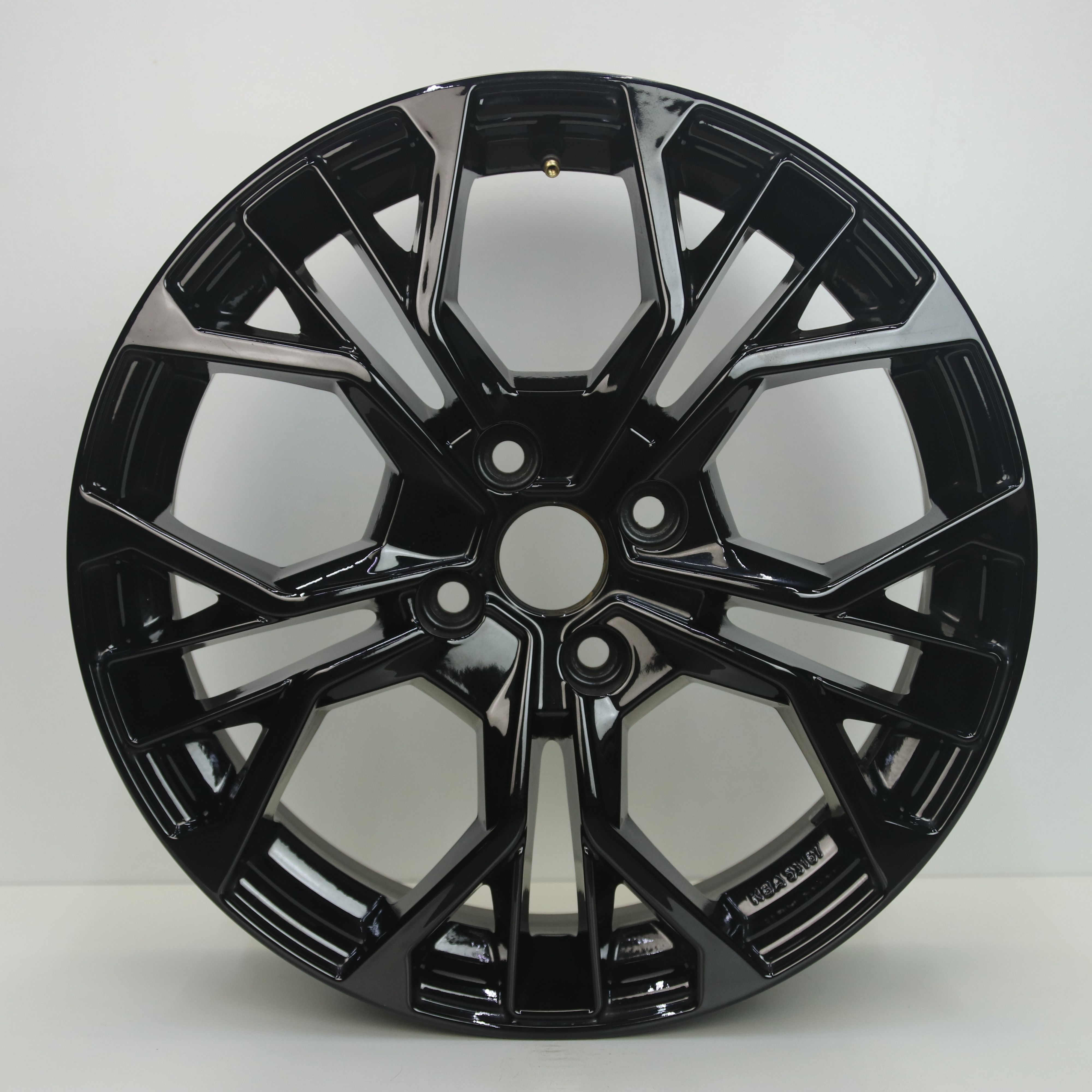 IN1002911 Set 17 inch lichtmetalen GMP Matisse velgen 7.00X17 4X108 ET45.0 NB63.40 Zwart