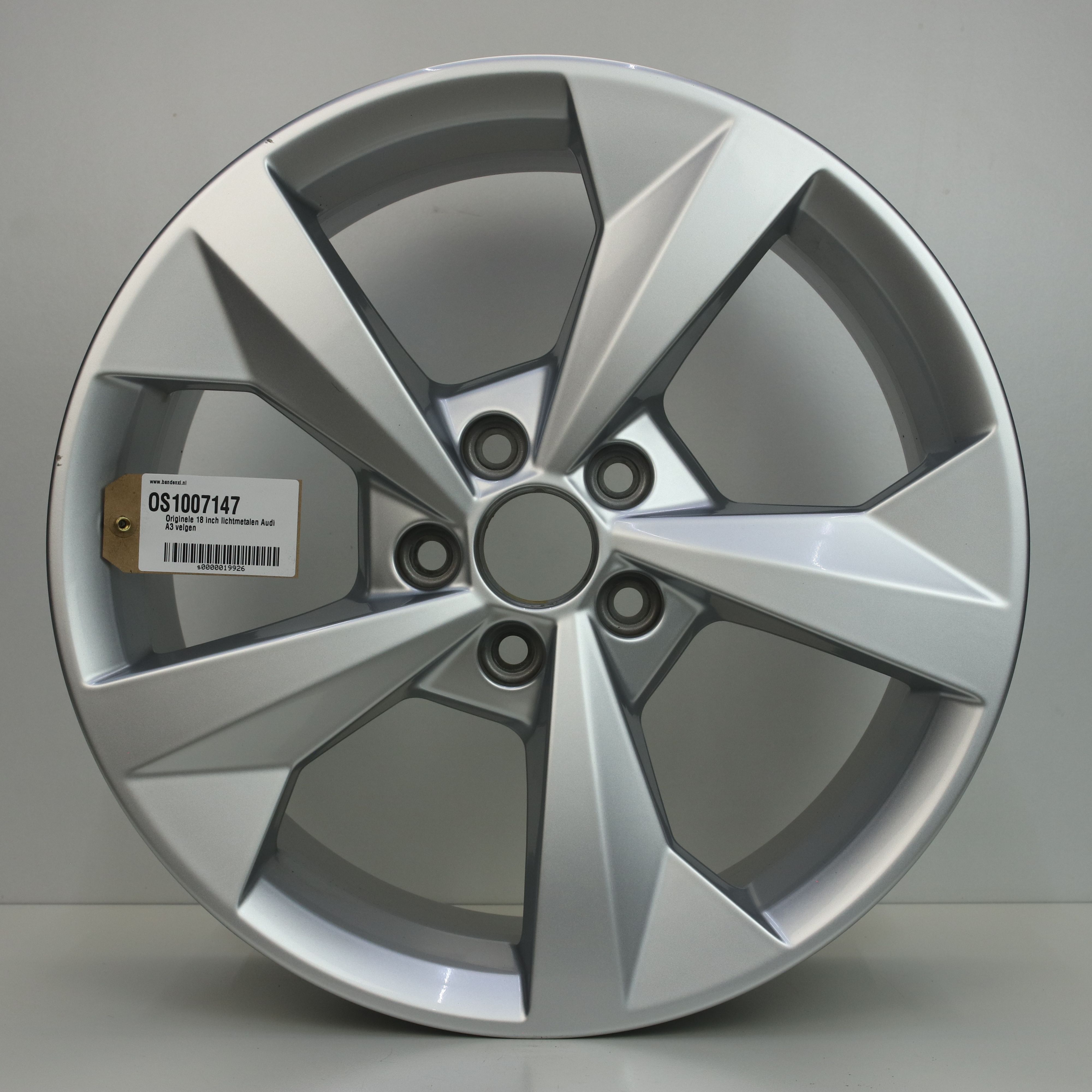 OS1007147 Originele 18 inch lichtmetalen Audi A3 velgen 8.00X18 5X112 ET46.0 NB57.10 Zilver